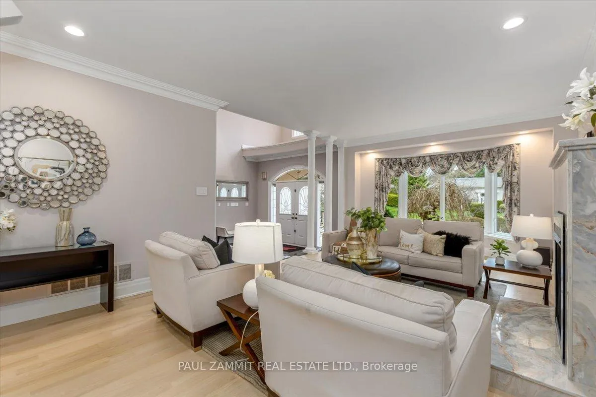 Photo 8 of 52 Laureleaf Road, Markham, Bayview Glen — HOMEH