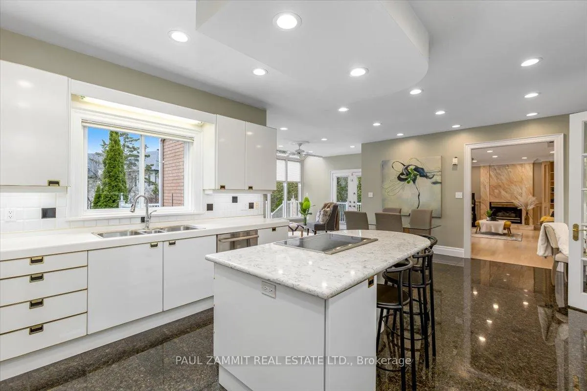 Photo 10 of 52 Laureleaf Road, Markham, Bayview Glen — HOMEH