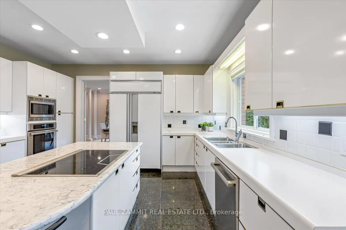 Photo 11 of 52 Laureleaf Road, Markham, Bayview Glen — HOMEH