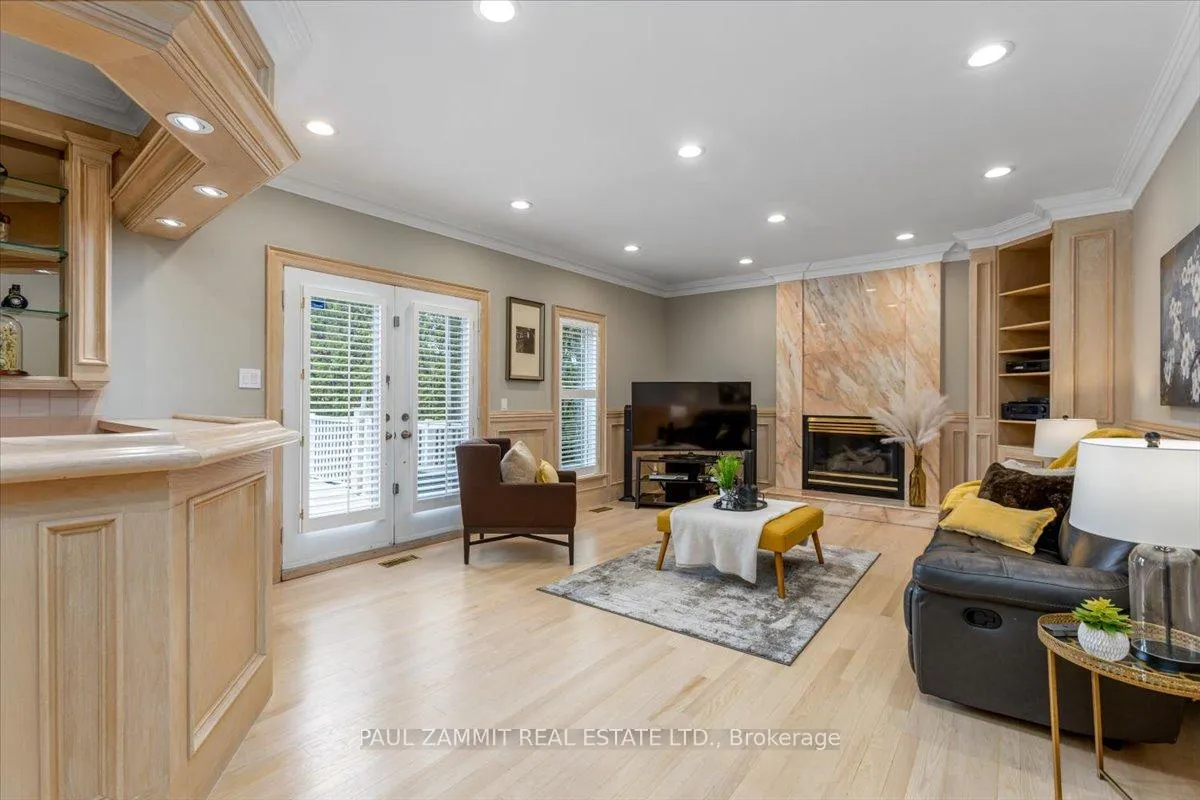 Photo 17 of 52 Laureleaf Road, Markham, Bayview Glen — HOMEH