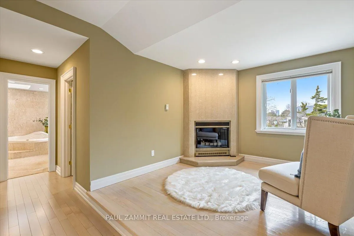 Photo 25 of 52 Laureleaf Road, Markham, Bayview Glen — HOMEH