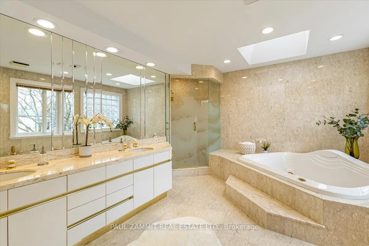 Photo 26 of 52 Laureleaf Road, Markham, Bayview Glen — HOMEH