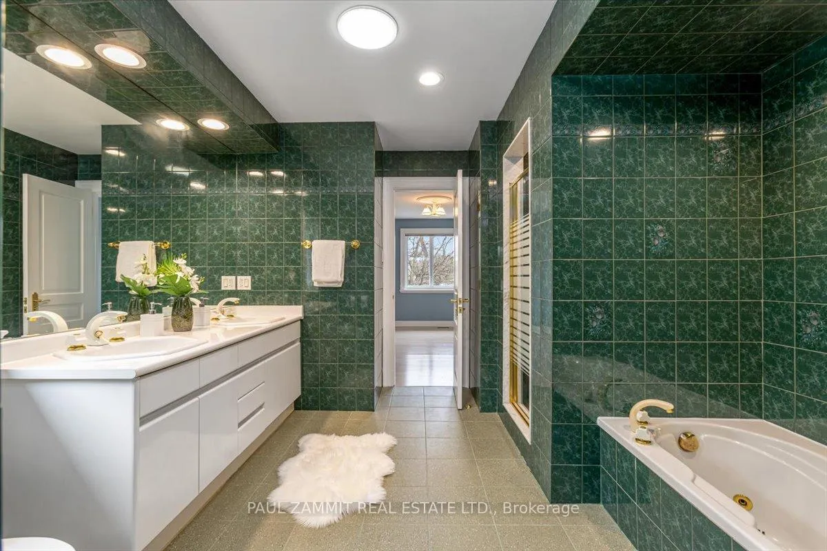 Photo 28 of 52 Laureleaf Road, Markham, Bayview Glen — HOMEH