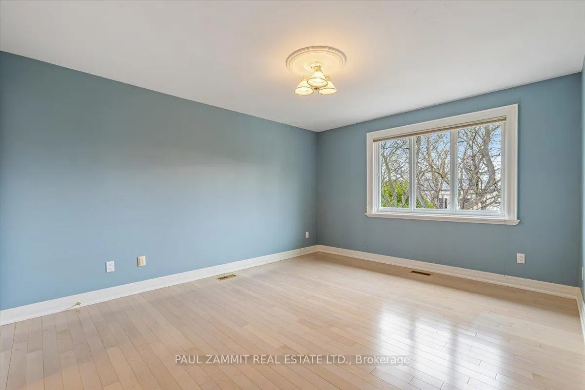 Photo 29 of 52 Laureleaf Road, Markham, Bayview Glen — HOMEH