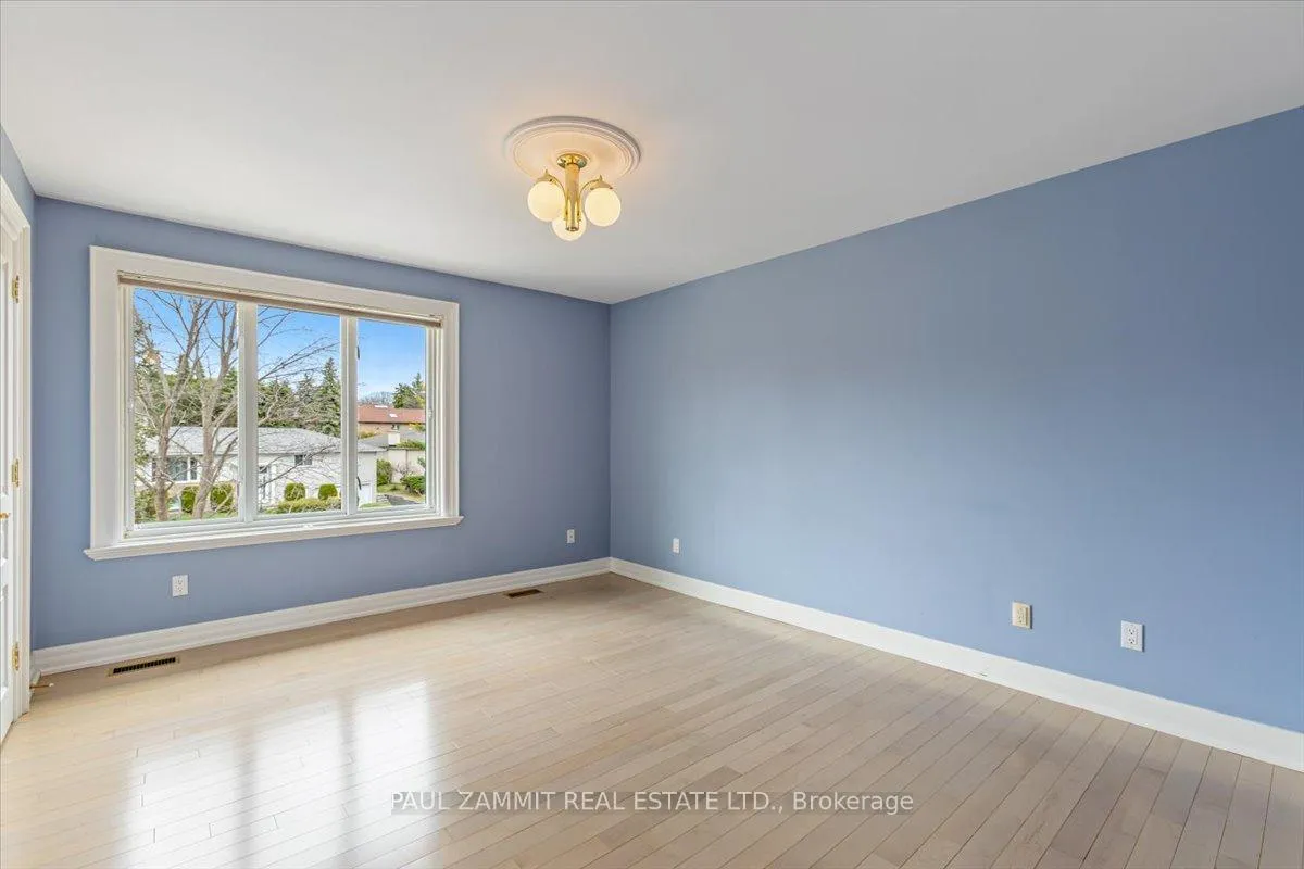 Photo 31 of 52 Laureleaf Road, Markham, Bayview Glen — HOMEH