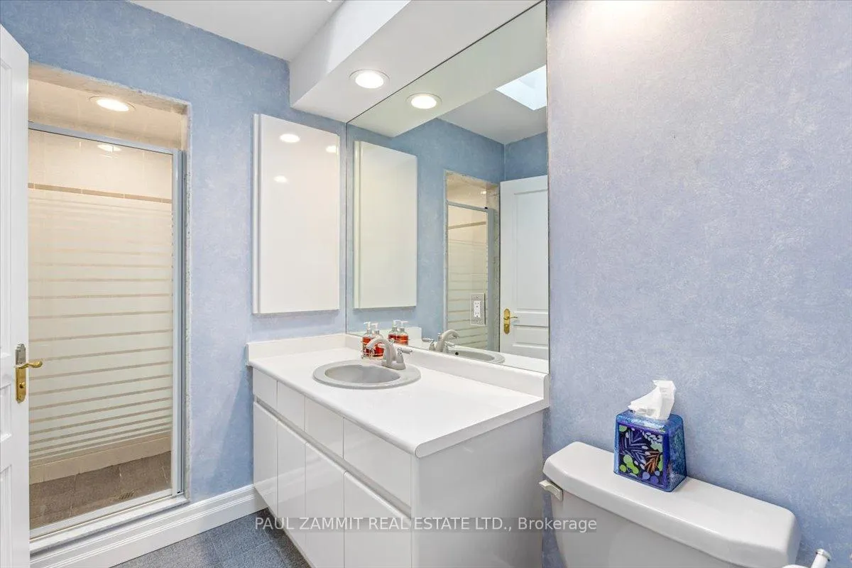 Photo 32 of 52 Laureleaf Road, Markham, Bayview Glen — HOMEH