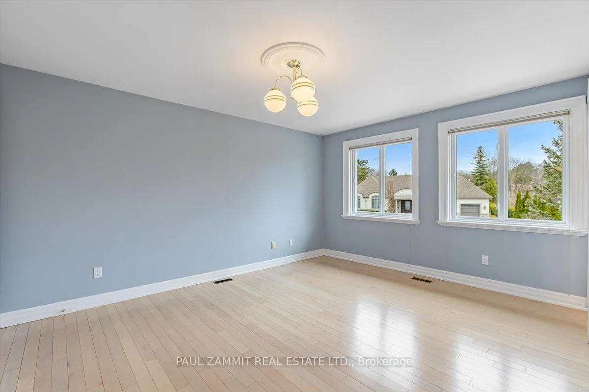 Photo 33 of 52 Laureleaf Road, Markham, Bayview Glen — HOMEH