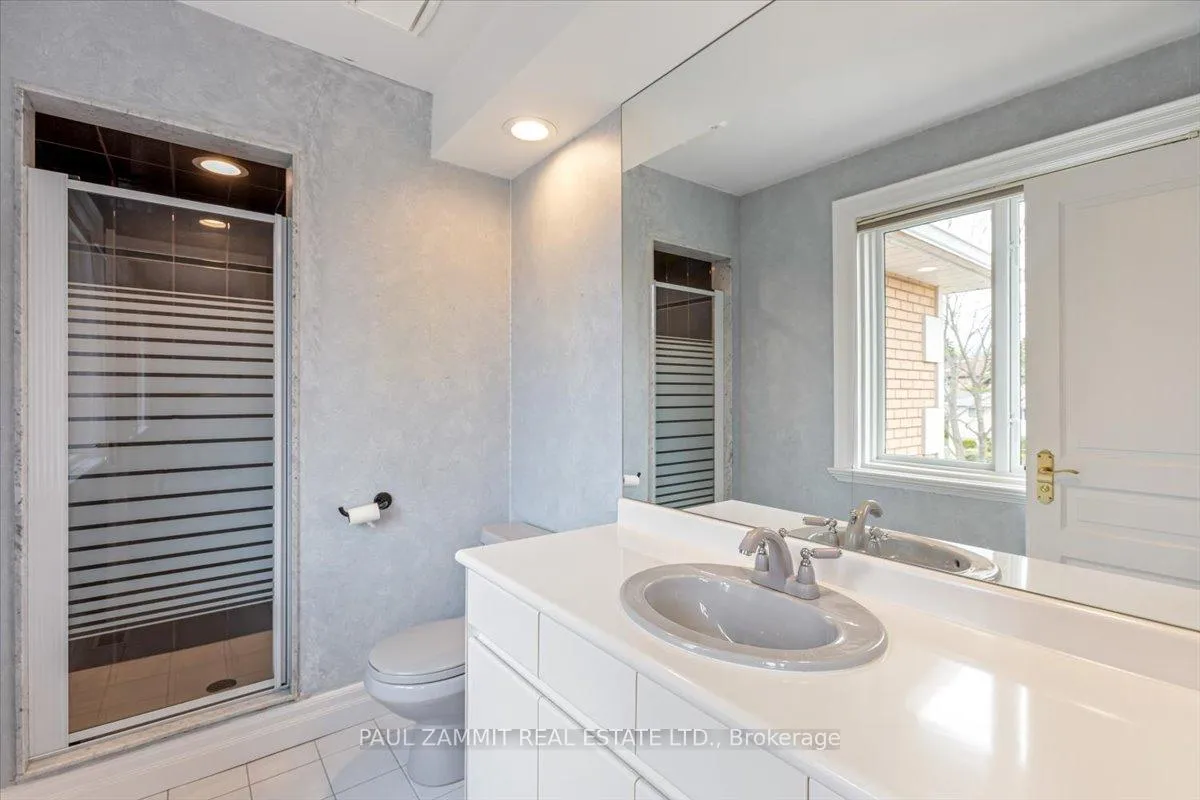 Photo 34 of 52 Laureleaf Road, Markham, Bayview Glen — HOMEH
