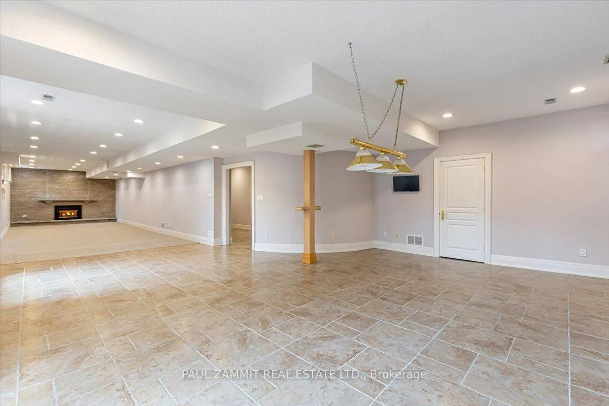 Photo 37 of 52 Laureleaf Road, Markham, Bayview Glen — HOMEH