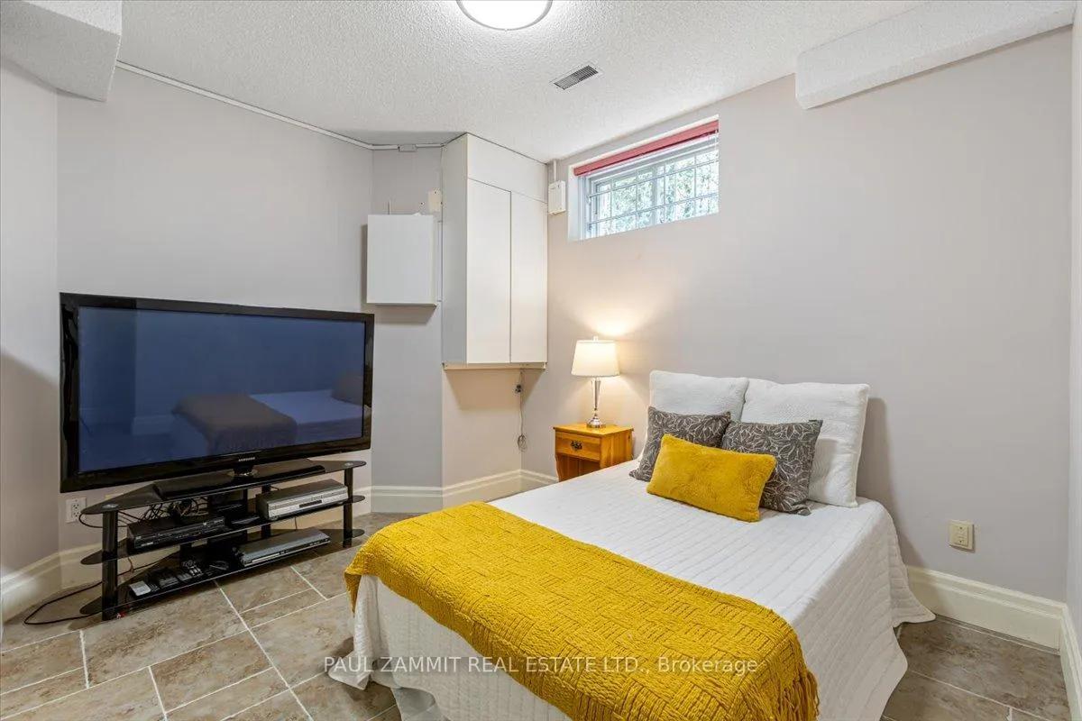 Photo 39 of 52 Laureleaf Road, Markham, Bayview Glen — HOMEH