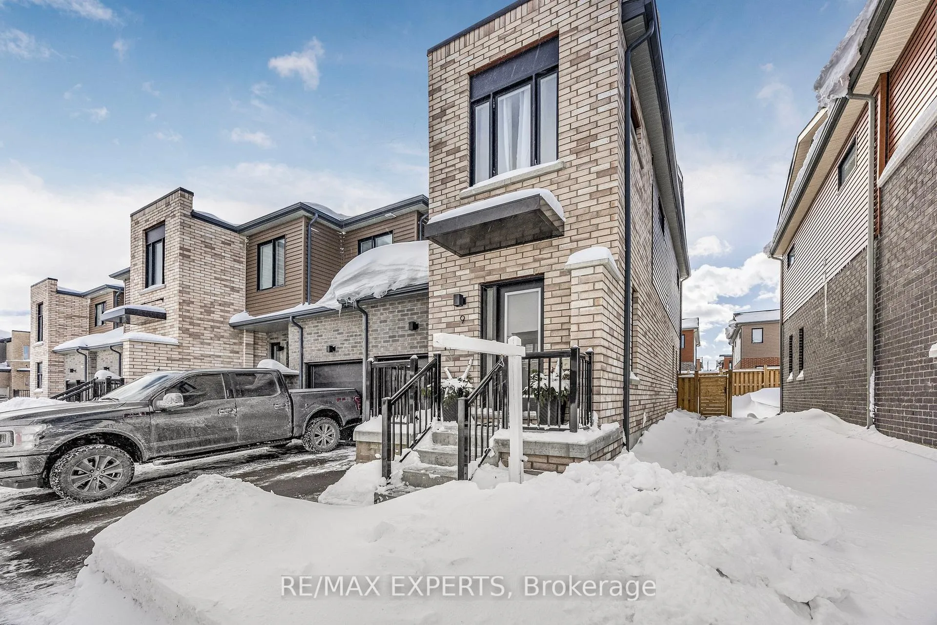 Photo 2 of 9 Haven Lane, Barrie, Painswick South — HOMEH