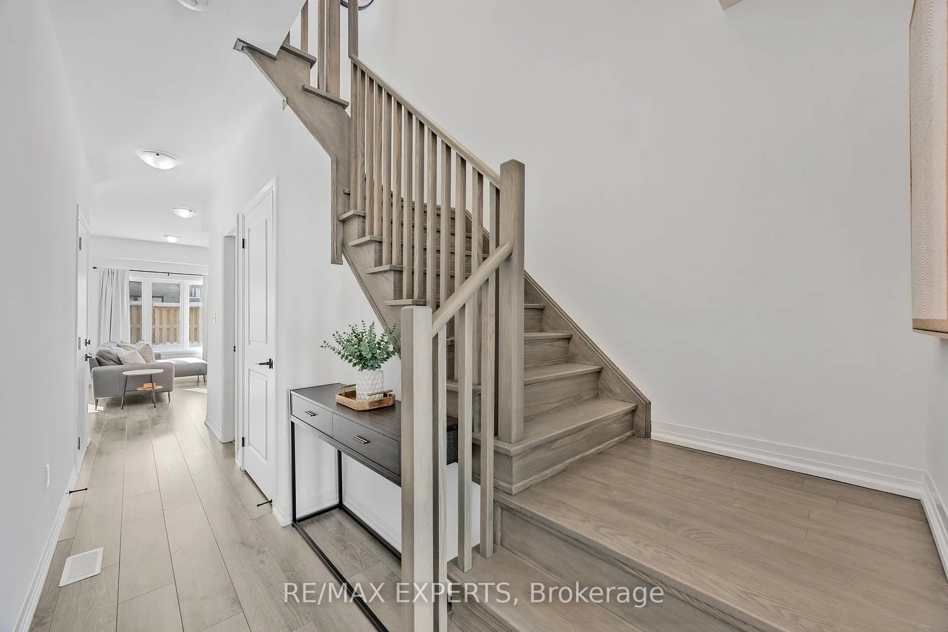 Photo 5 of 9 Haven Lane, Barrie, Painswick South — HOMEH