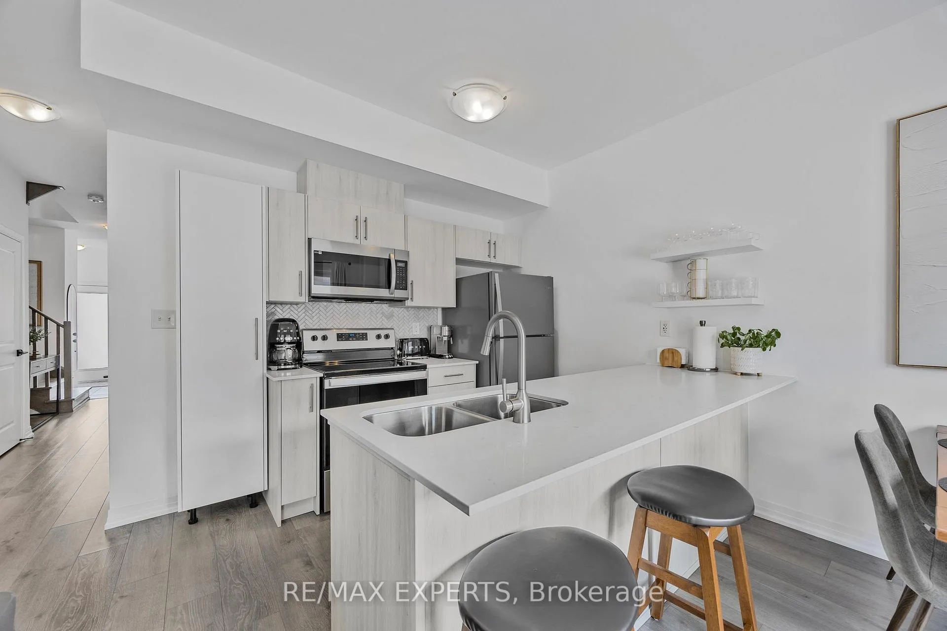 Photo 10 of 9 Haven Lane, Barrie, Painswick South — HOMEH