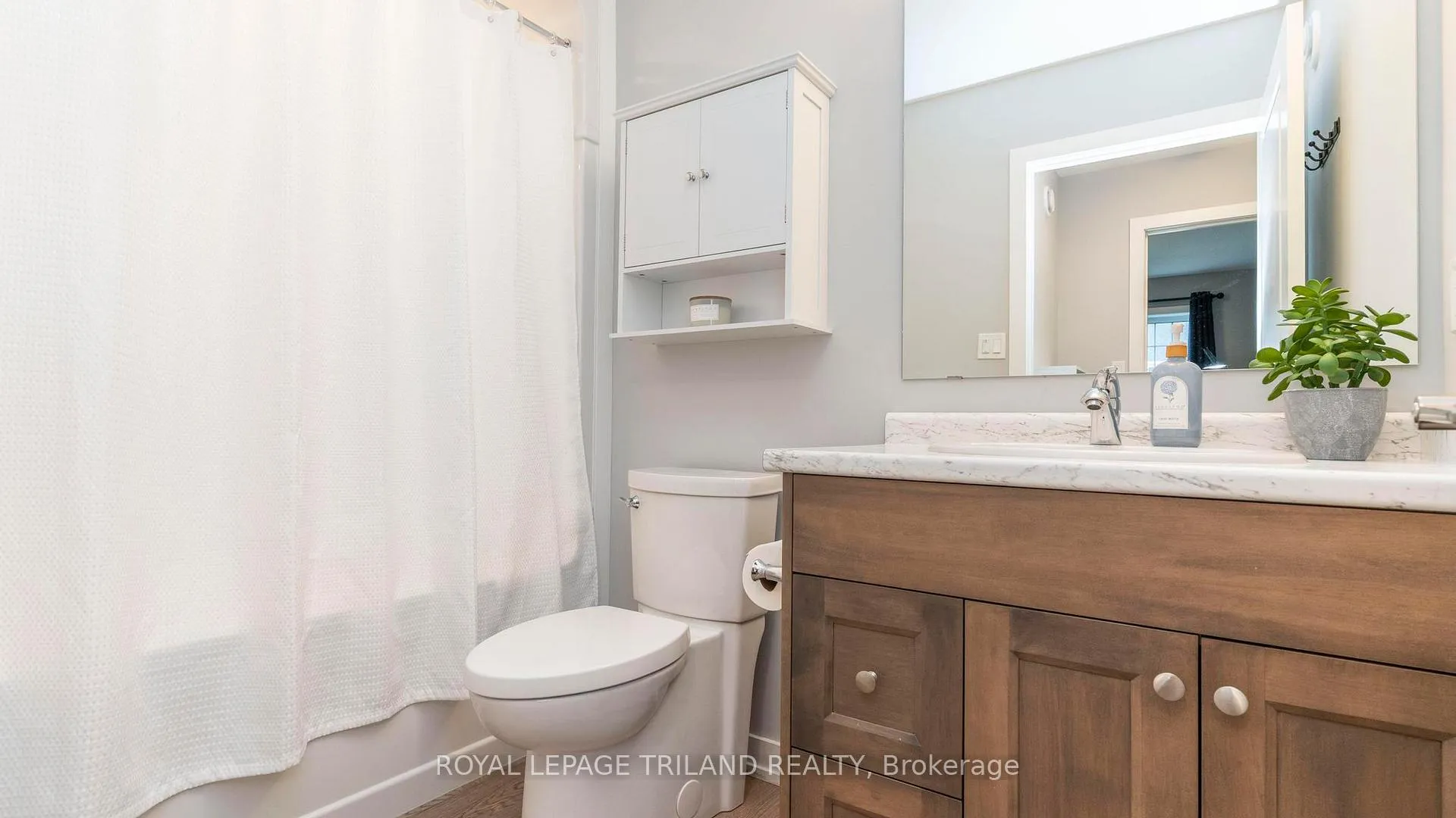 Photo 5 of 84 Empire Parkway, St. Thomas — HOMEH