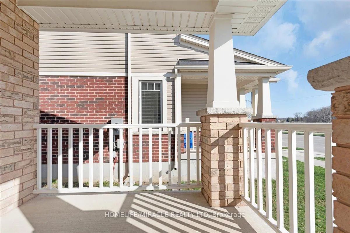 Photo 3 of 218 Amand Drive, Kitchener — HOMEH