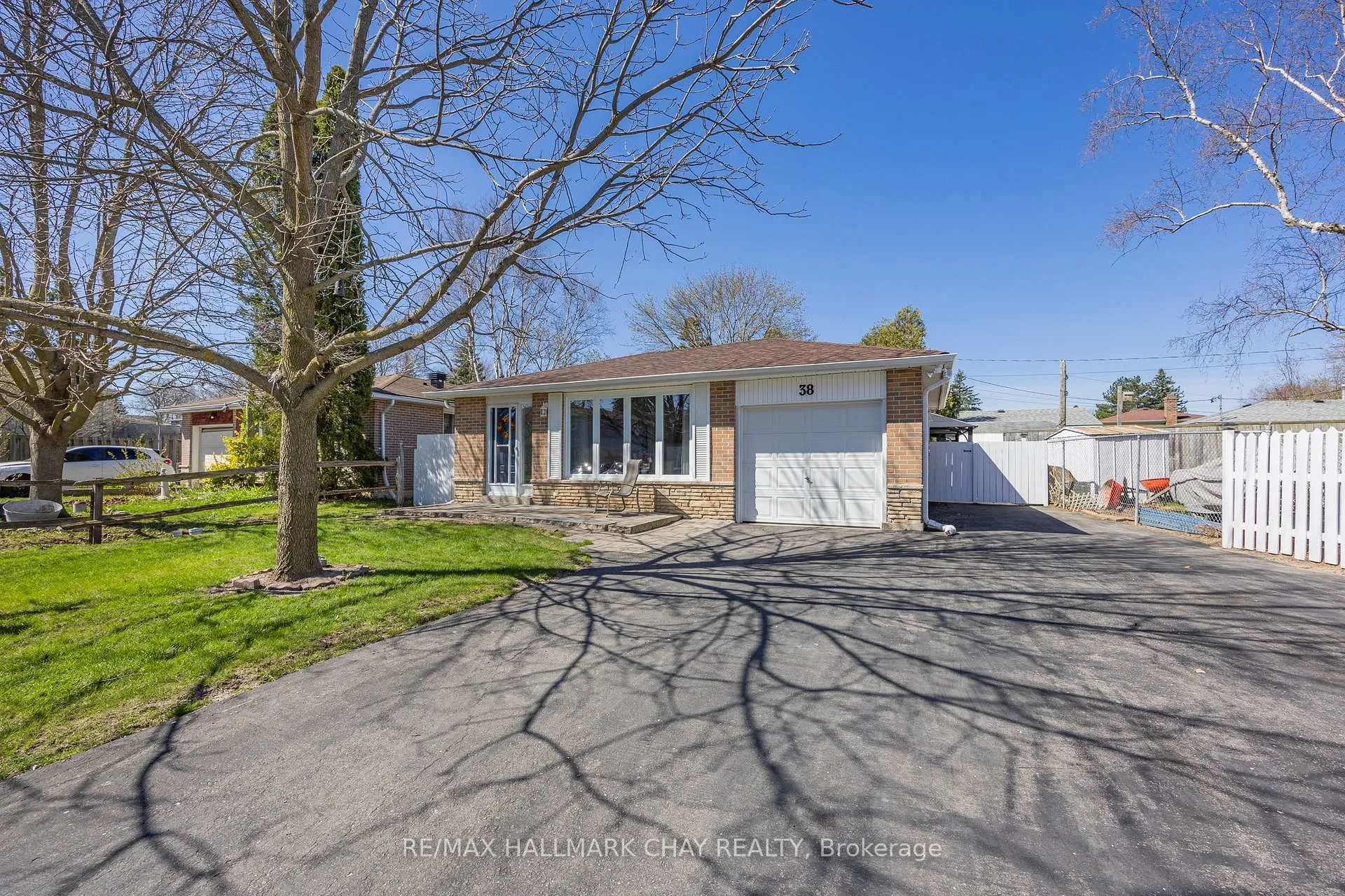 Photo 2 of 38 Lionel Stone Avenue E, New Tecumseth, Tottenham — HOMEH