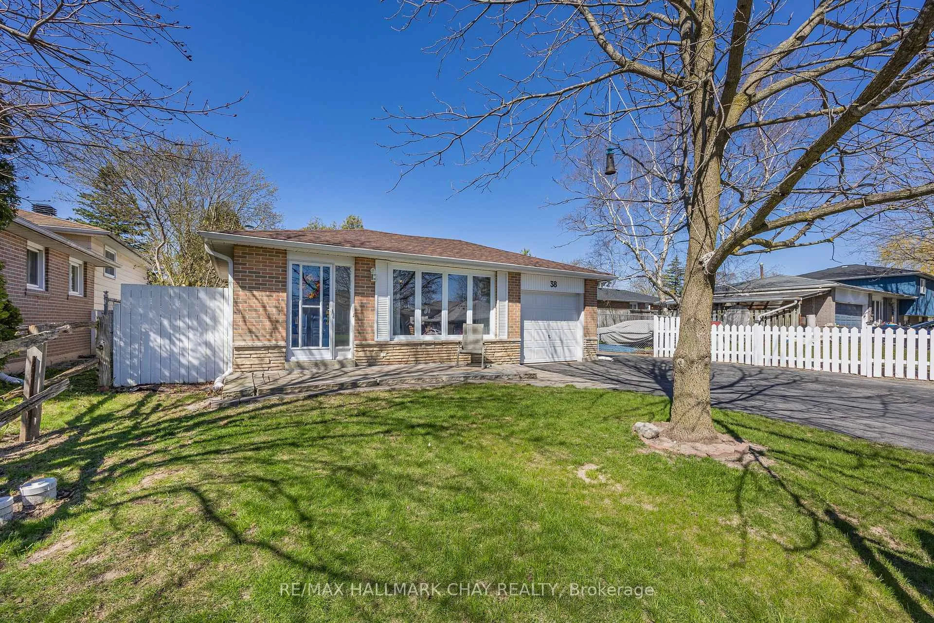 Photo 4 of 38 Lionel Stone Avenue E, New Tecumseth, Tottenham — HOMEH