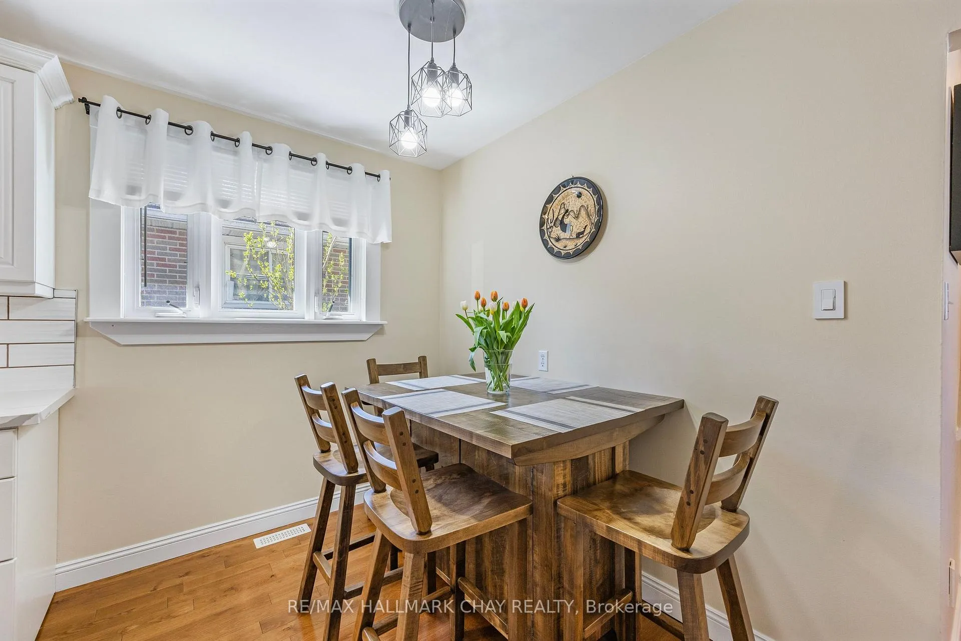 Photo 14 of 38 Lionel Stone Avenue E, New Tecumseth, Tottenham — HOMEH