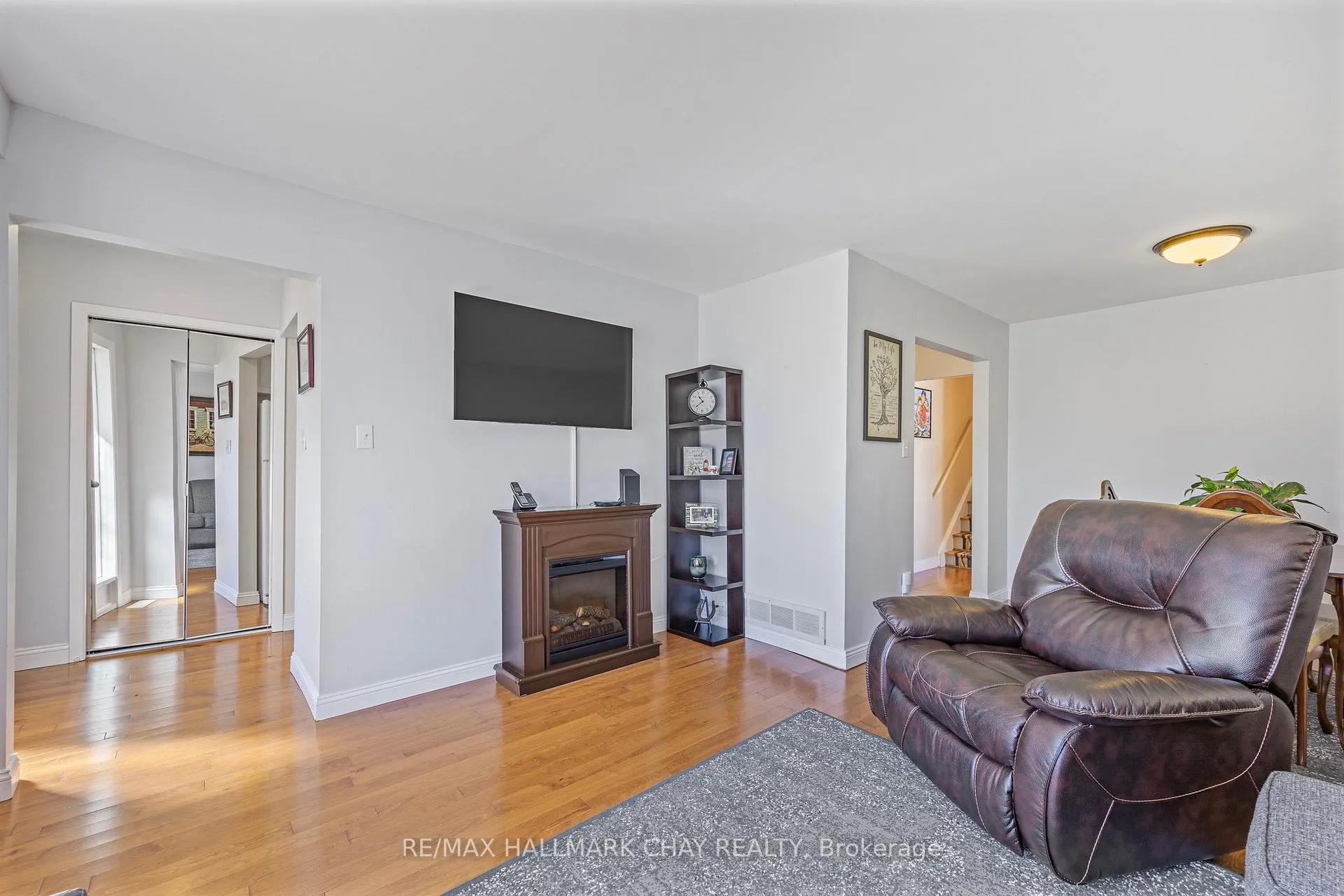 Photo 15 of 38 Lionel Stone Avenue E, New Tecumseth, Tottenham — HOMEH