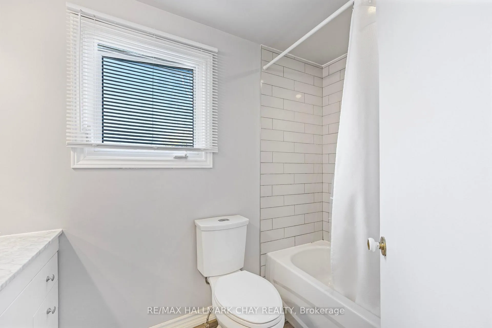 Photo 22 of 38 Lionel Stone Avenue E, New Tecumseth, Tottenham — HOMEH