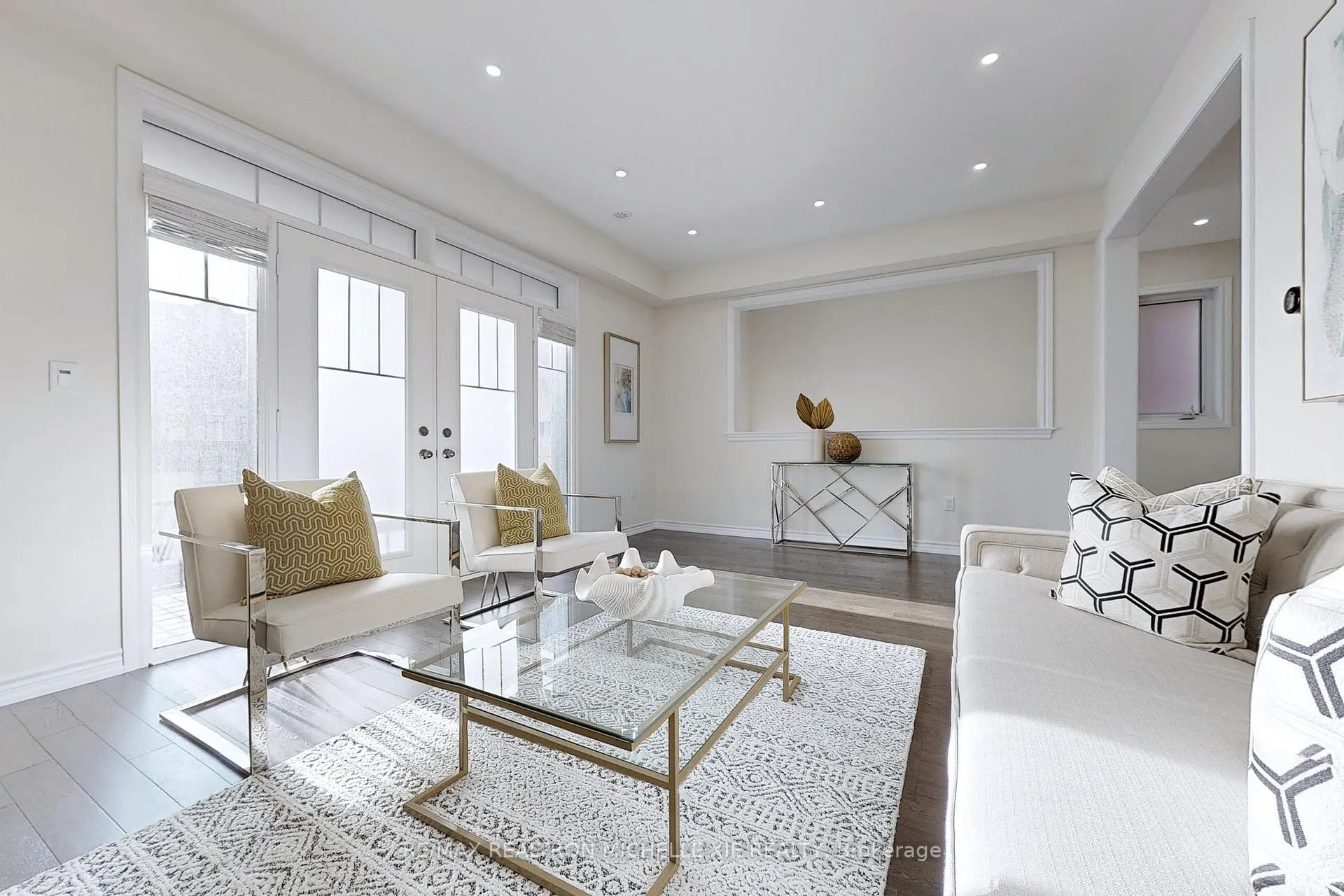 Photo 6 of 37 Isabella Peach Drive, Markham, Victoria Square — HOMEH