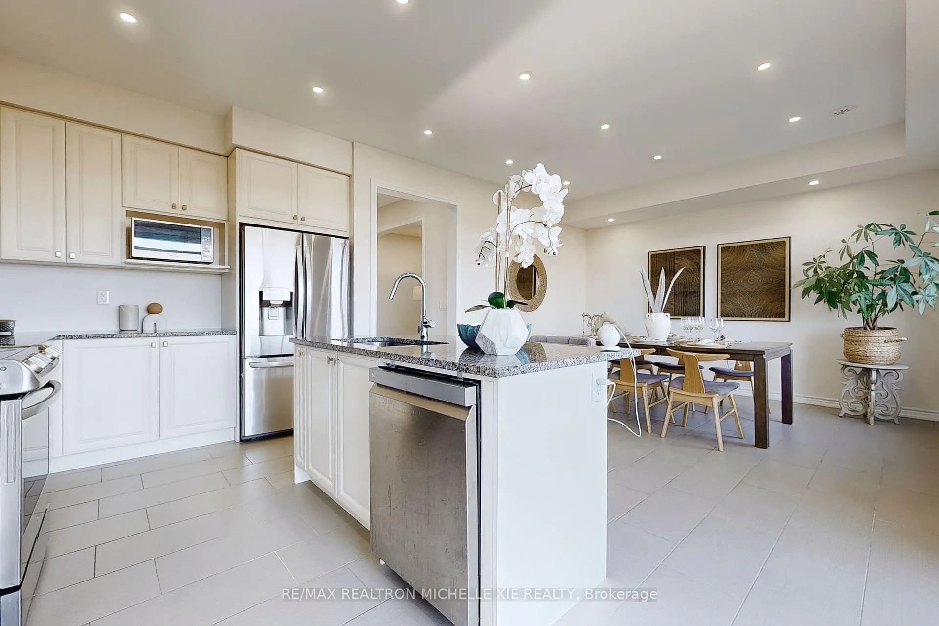 Photo 10 of 37 Isabella Peach Drive, Markham, Victoria Square — HOMEH