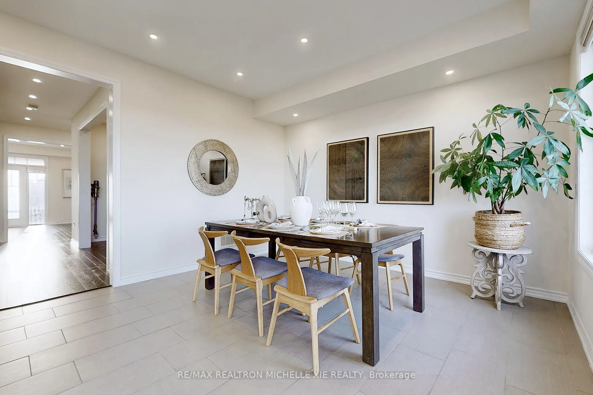 Photo 11 of 37 Isabella Peach Drive, Markham, Victoria Square — HOMEH