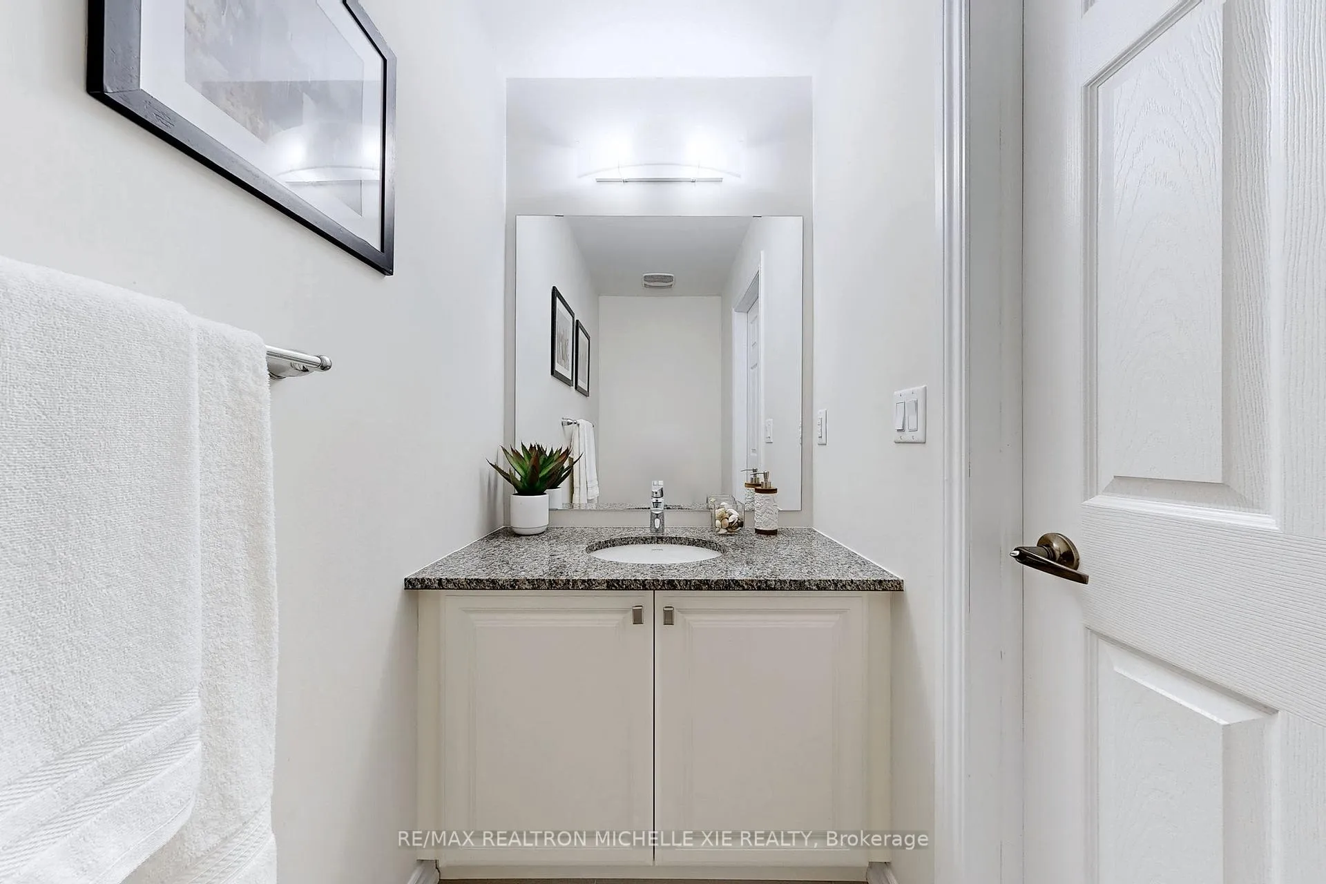 Photo 15 of 37 Isabella Peach Drive, Markham, Victoria Square — HOMEH