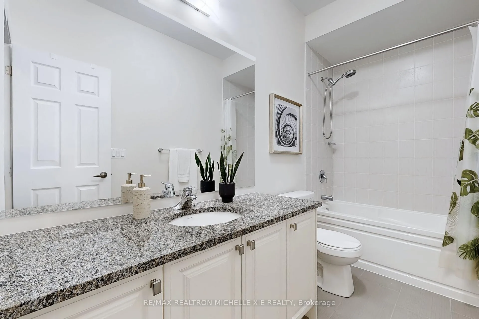 Photo 24 of 37 Isabella Peach Drive, Markham, Victoria Square — HOMEH