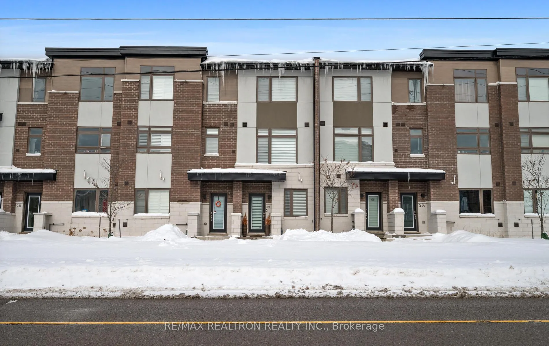 Front of Unit 209, 250 Finch Avenue
