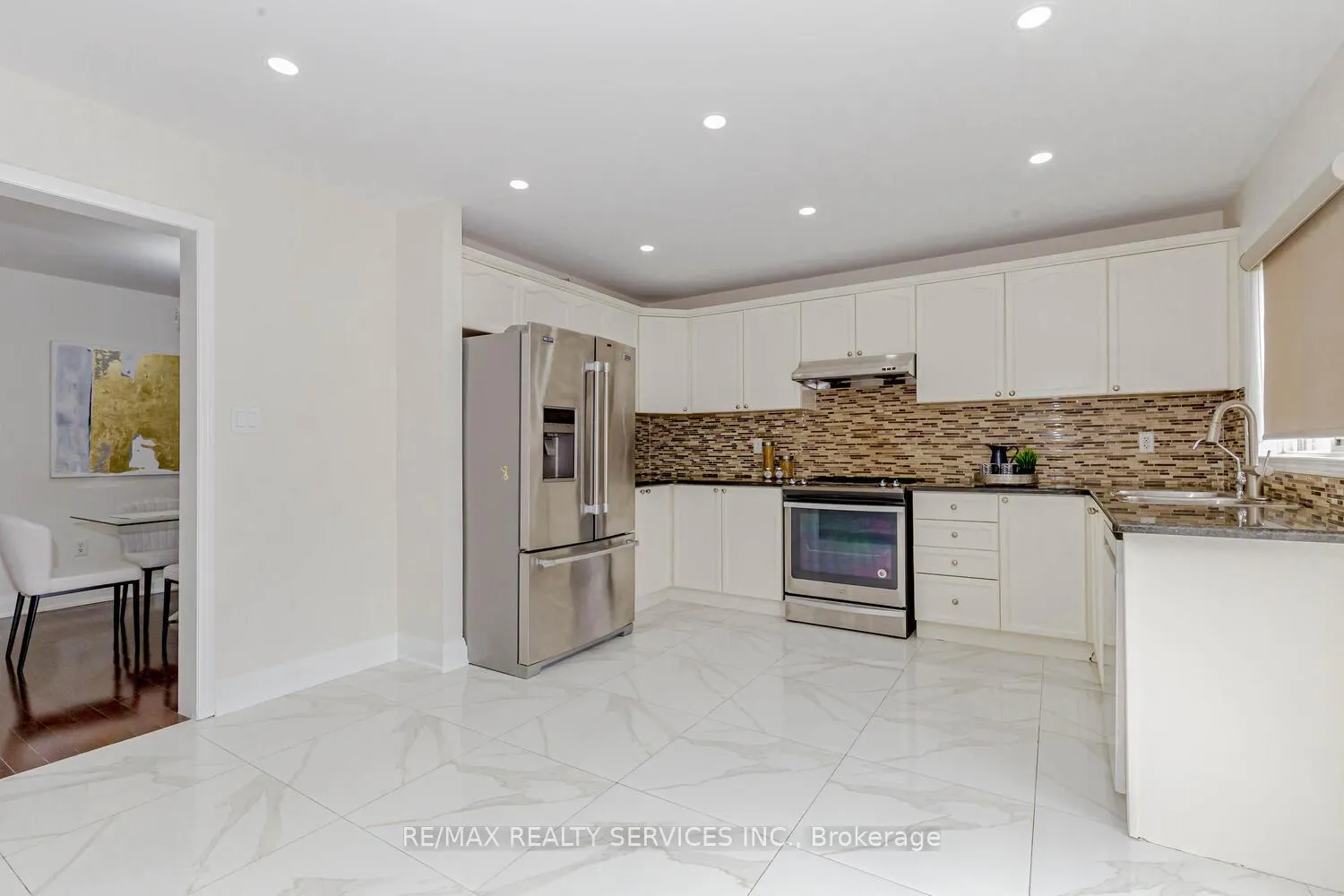 Photo 14 of 12 Benmore Crescent, Brampton, Vales of Castlemore — HOMEH