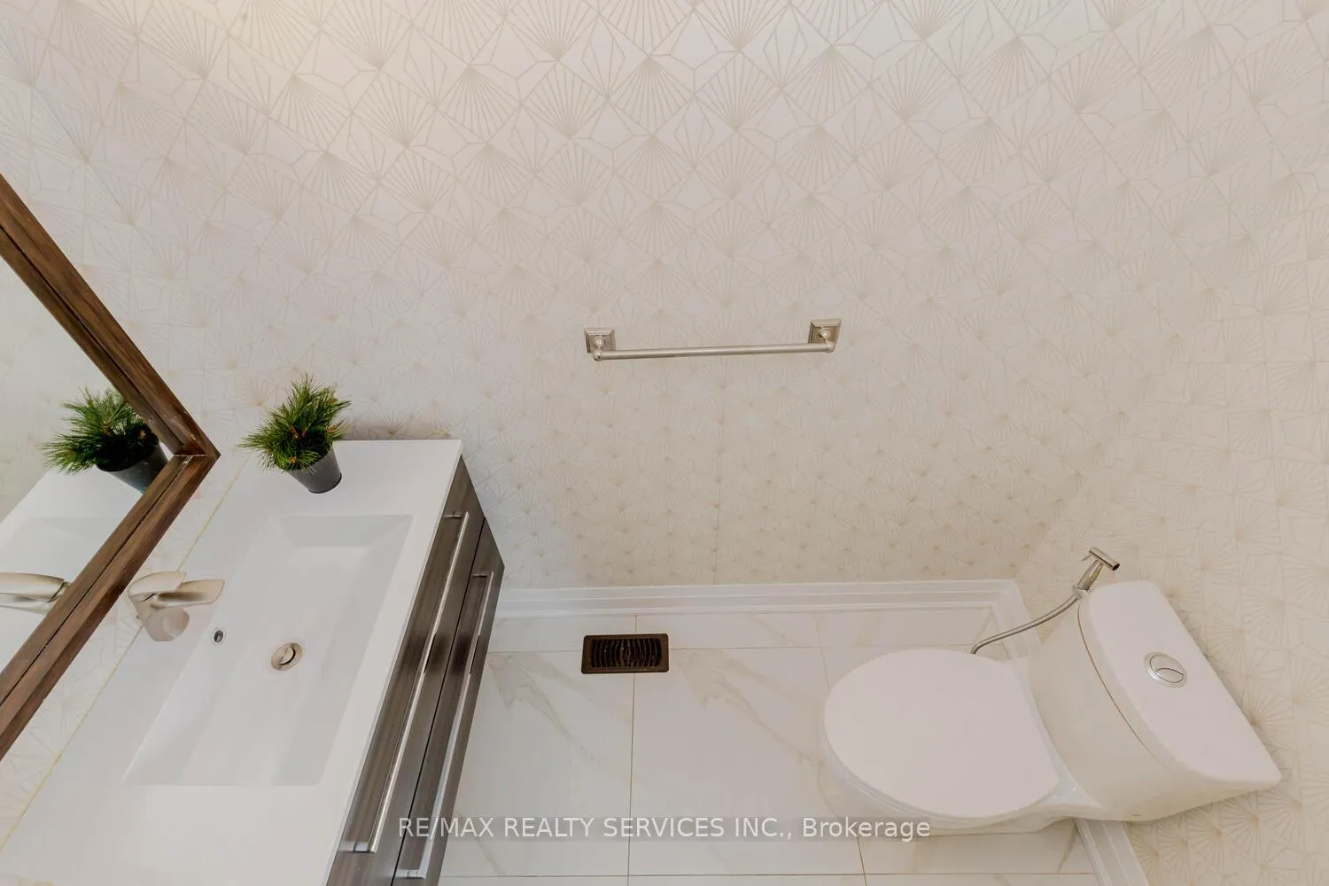 Photo 16 of 12 Benmore Crescent, Brampton, Vales of Castlemore — HOMEH
