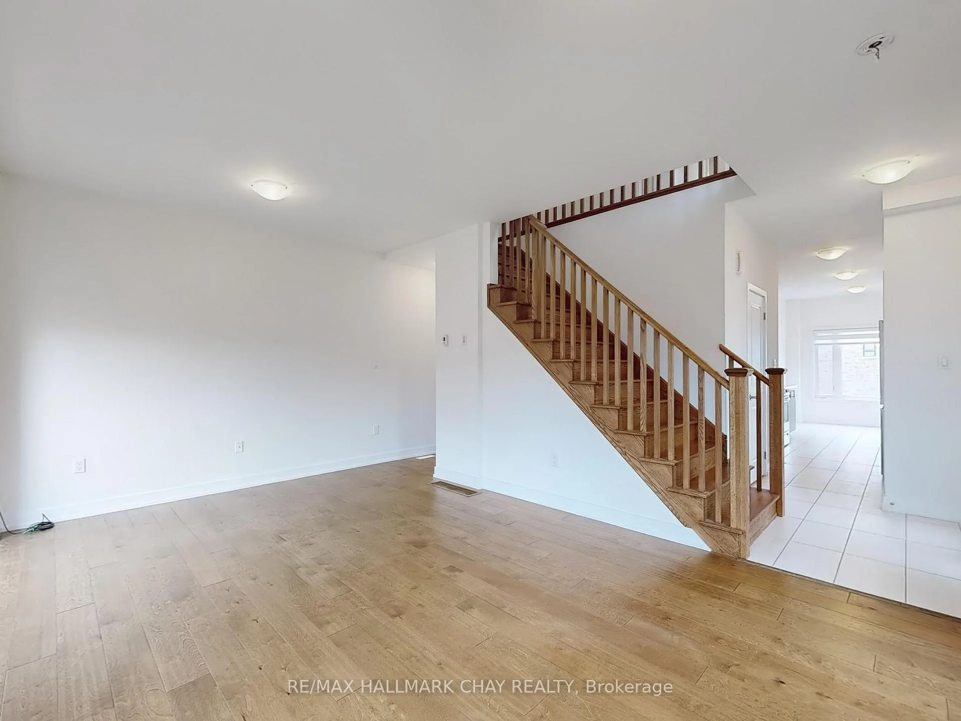 Photo 10 of 2 South Park Lane, Barrie, Painswick South — HOMEH