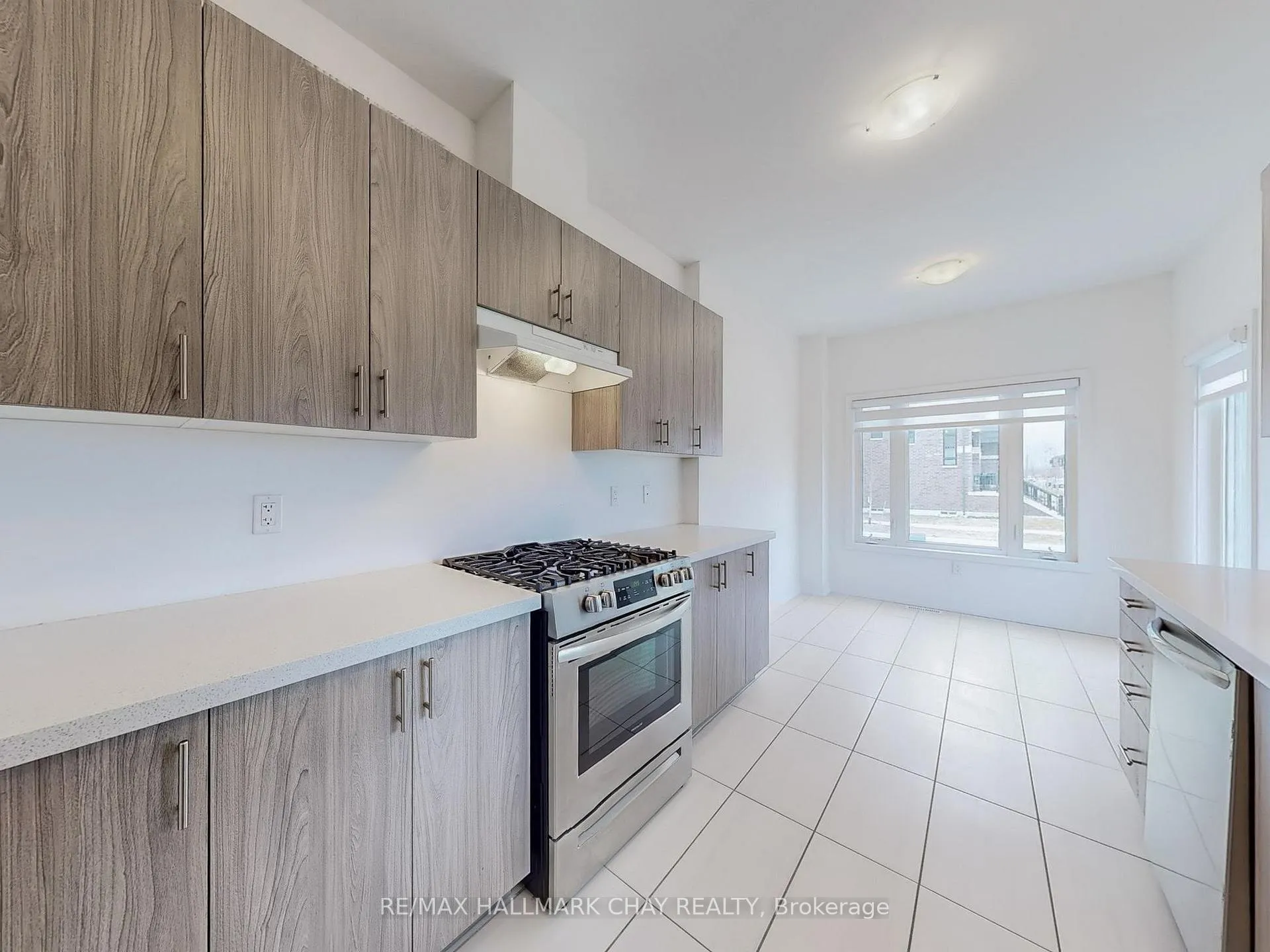 Photo 11 of 2 South Park Lane, Barrie, Painswick South — HOMEH