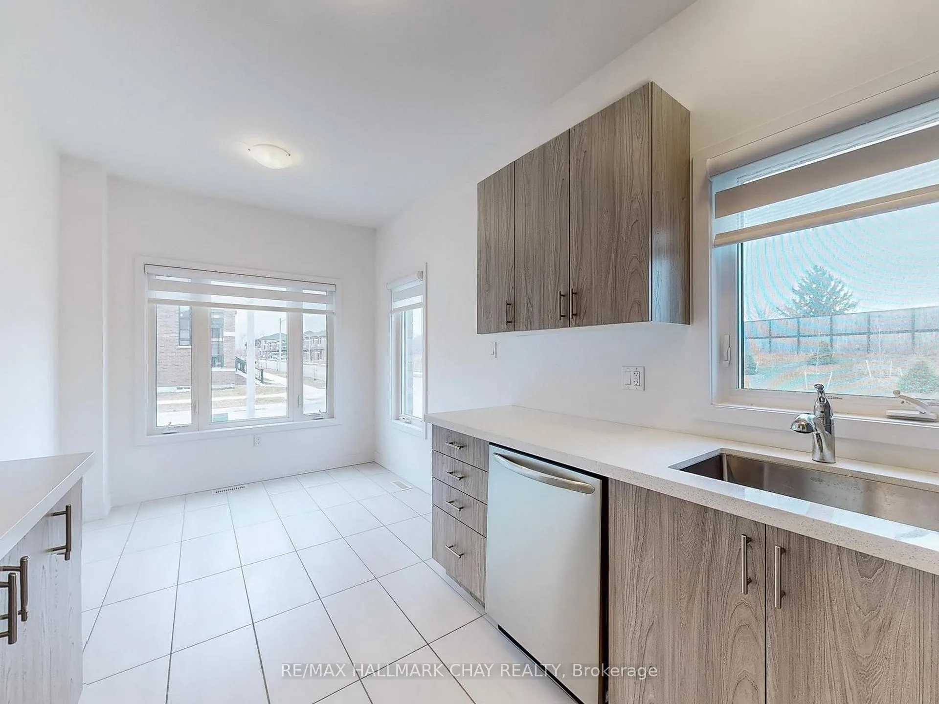 Photo 13 of 2 South Park Lane, Barrie, Painswick South — HOMEH