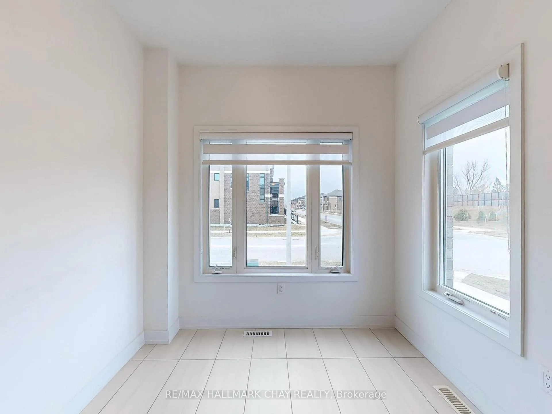 Photo 17 of 2 South Park Lane, Barrie, Painswick South — HOMEH