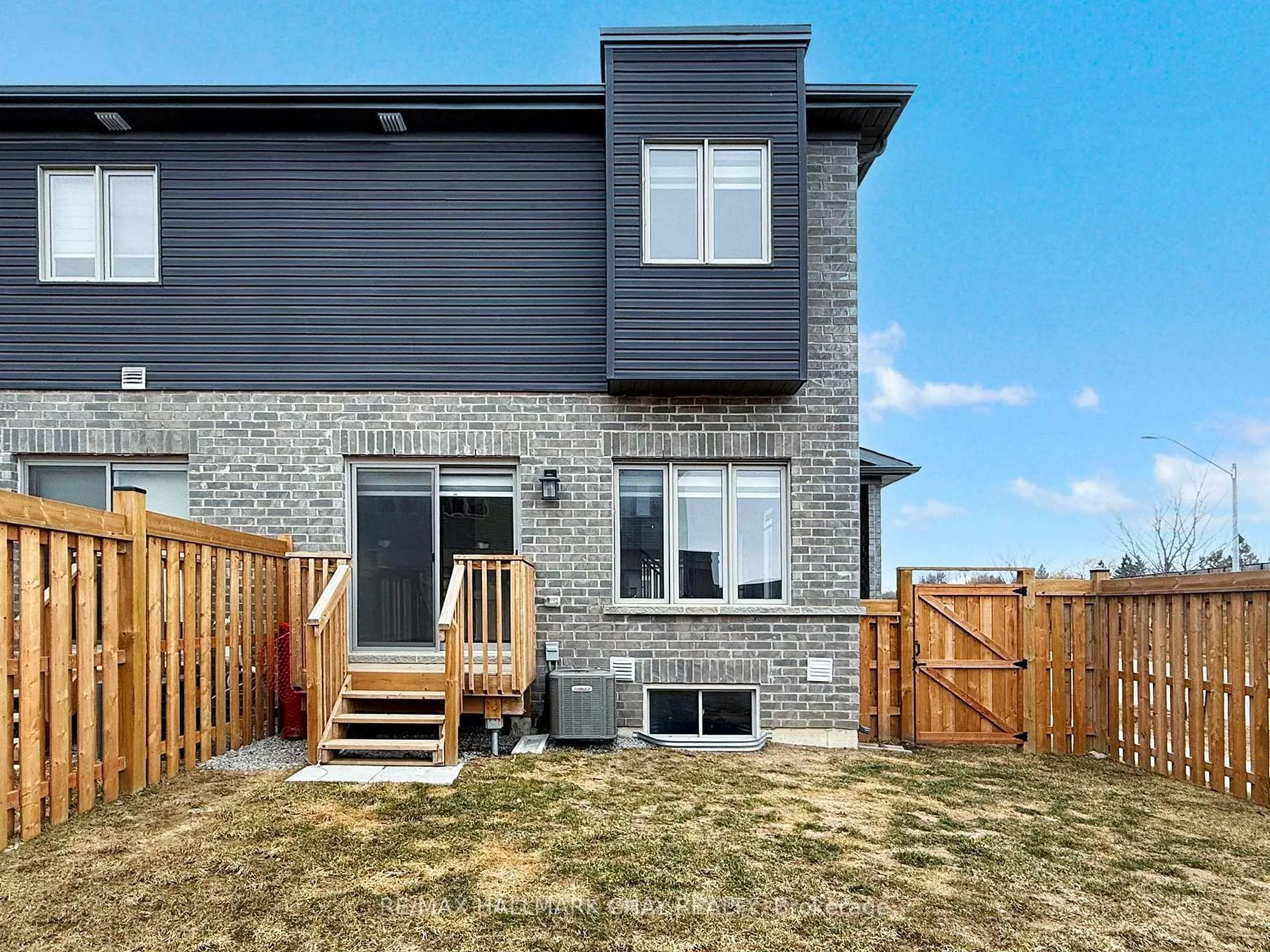 Photo 43 of 2 South Park Lane, Barrie, Painswick South — HOMEH