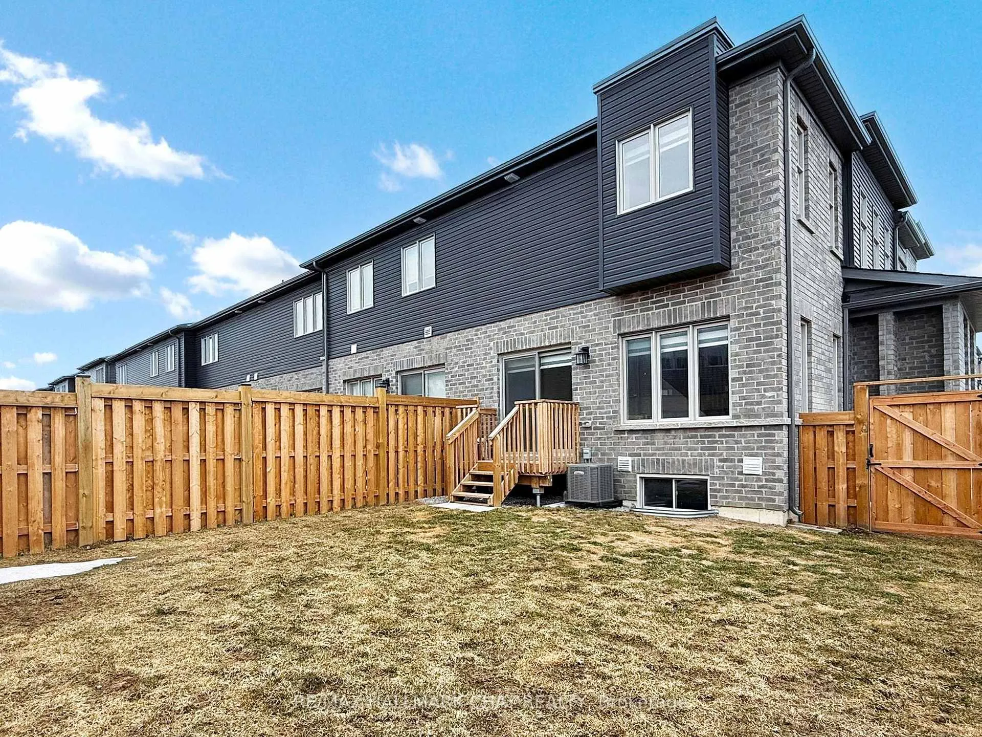 Photo 44 of 2 South Park Lane, Barrie, Painswick South — HOMEH