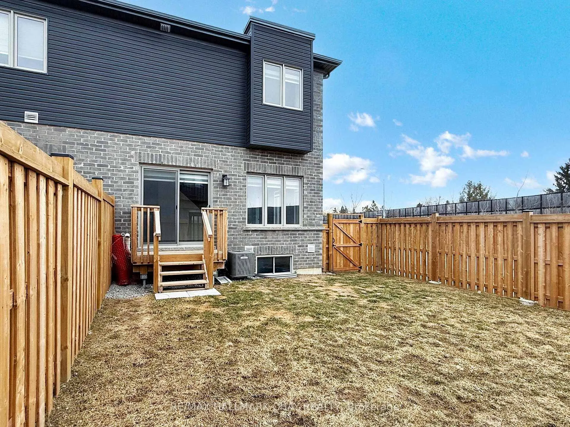 Photo 45 of 2 South Park Lane, Barrie, Painswick South — HOMEH