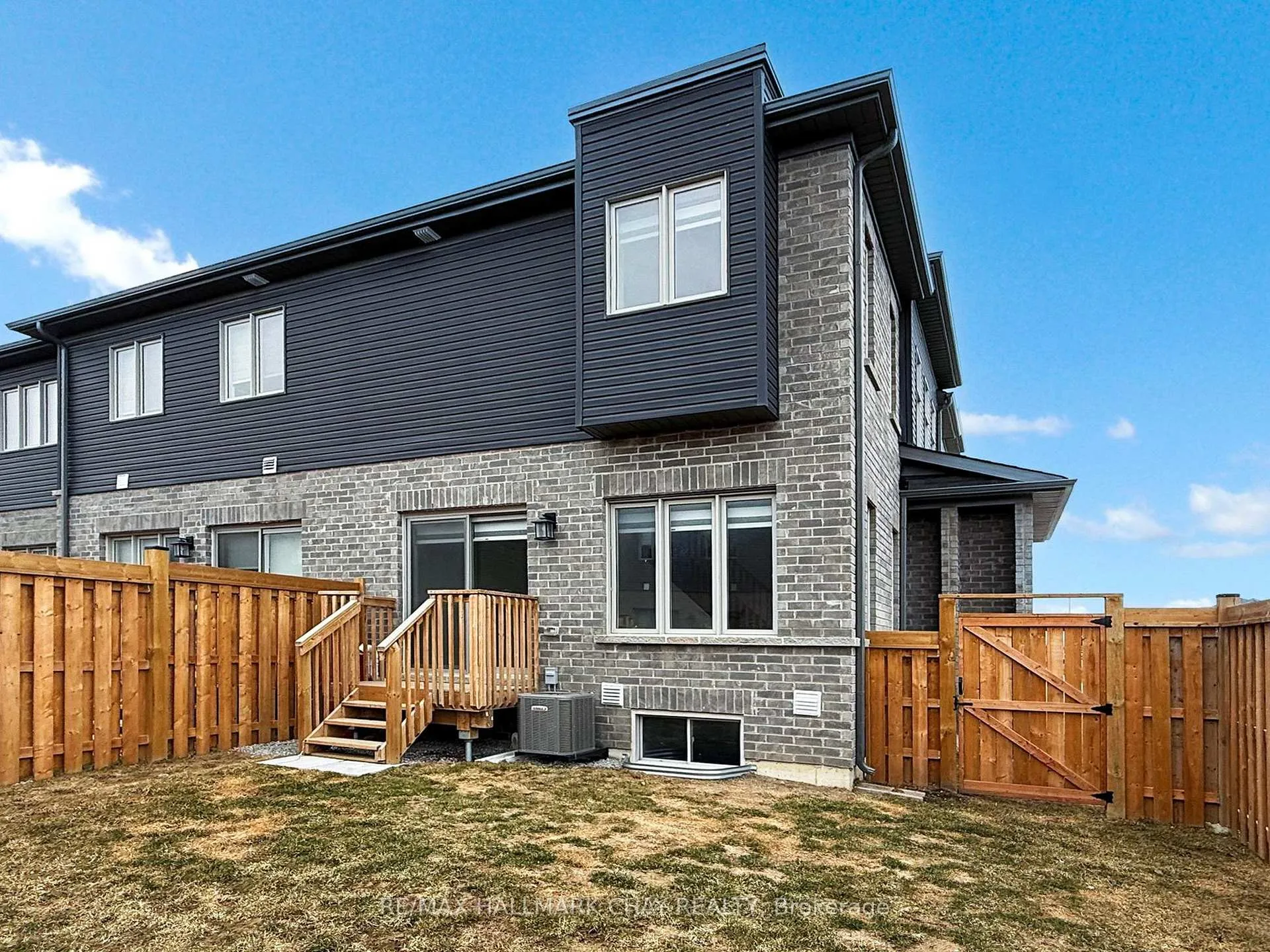 Photo 46 of 2 South Park Lane, Barrie, Painswick South — HOMEH