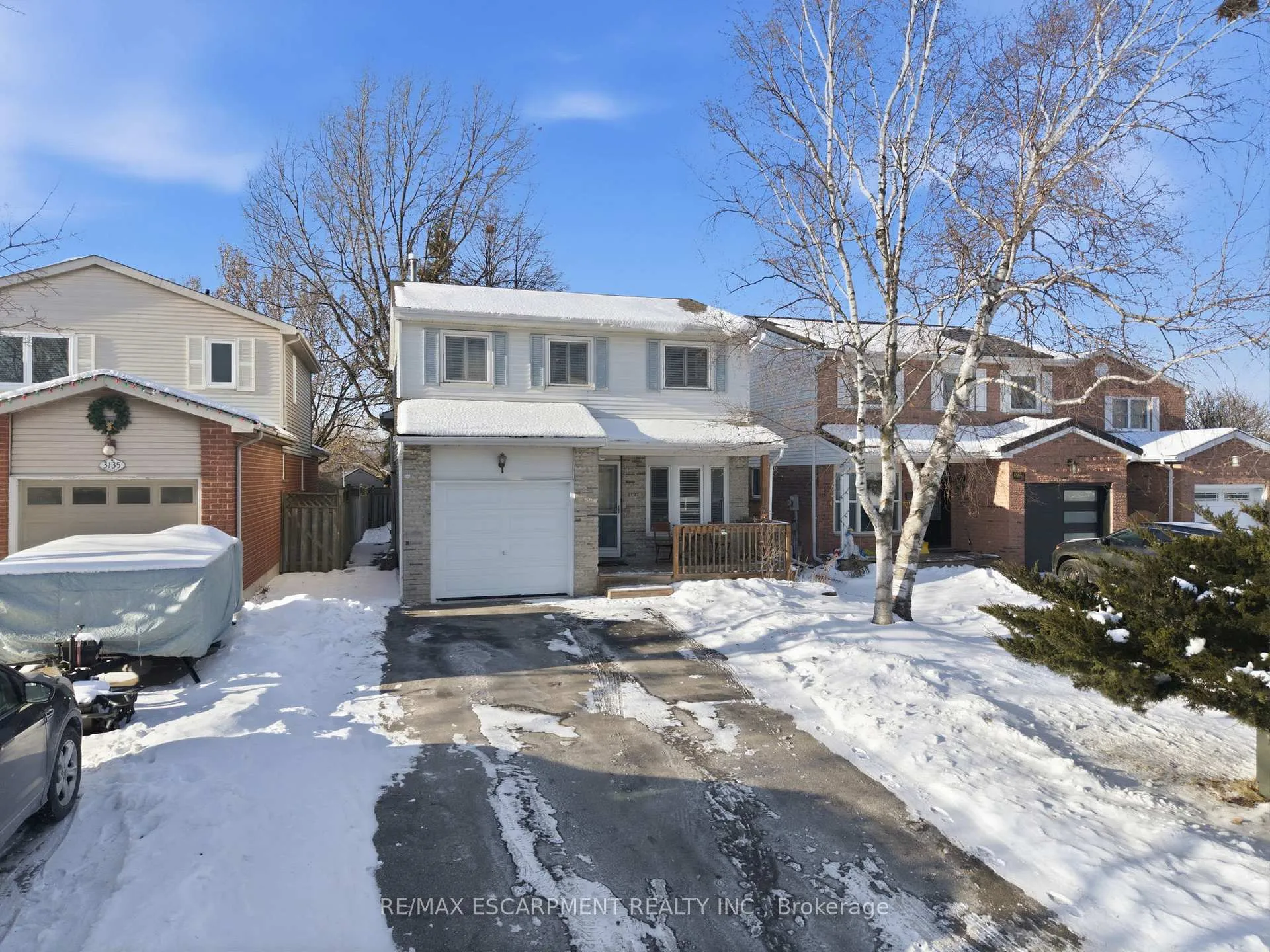 Front of 3137 Sandcliffe Court