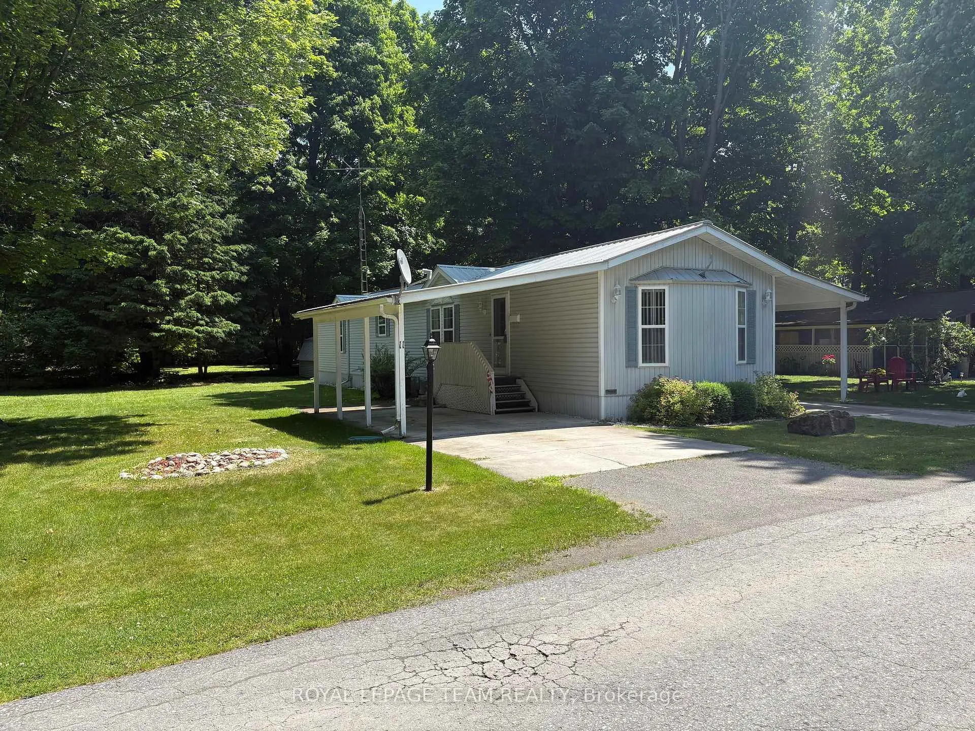 Front of Unit 11, 10146 County 43 Road