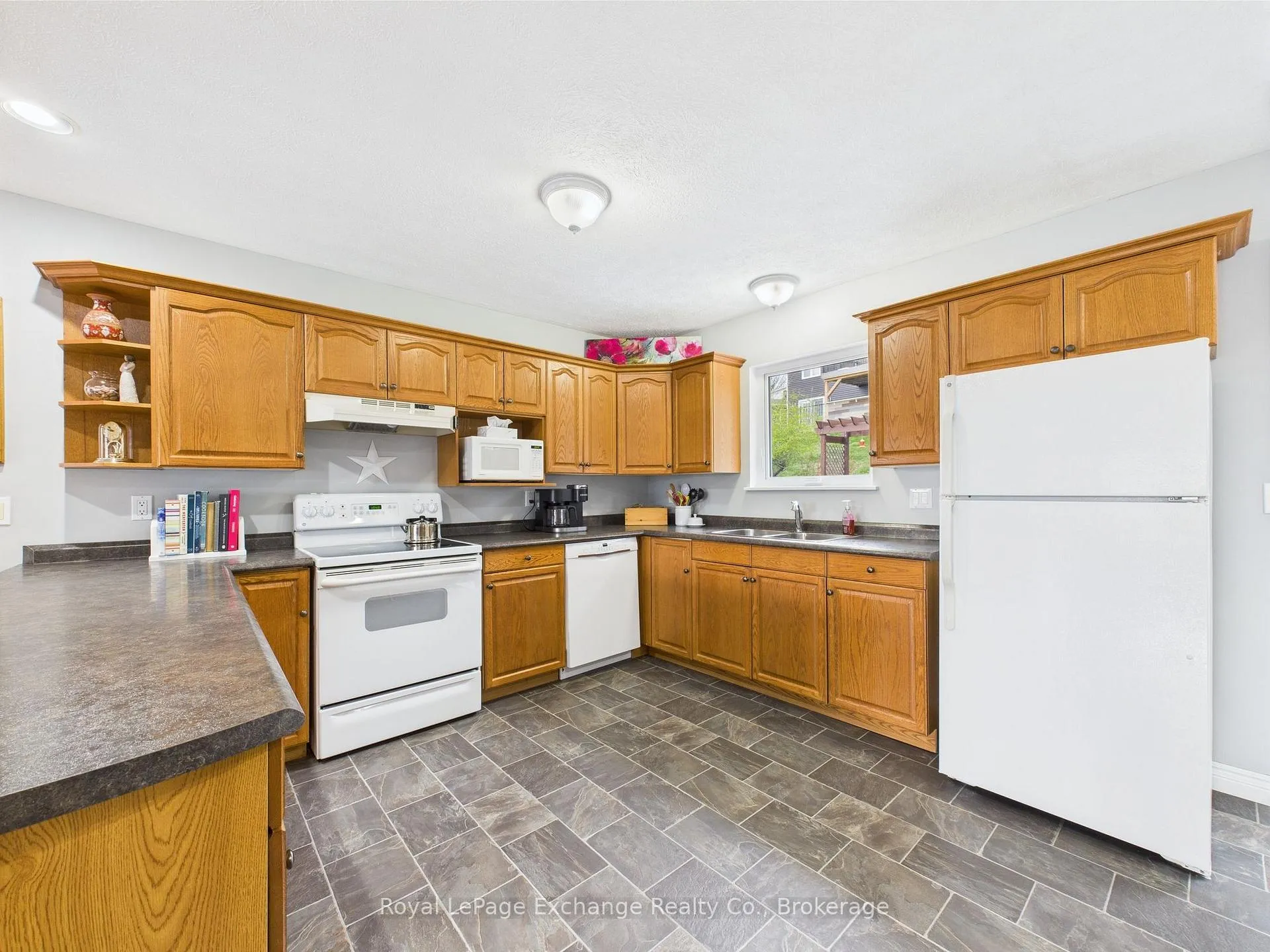 Photo 11 of 168 Park Drive, North Huron, Wingham — HOMEH