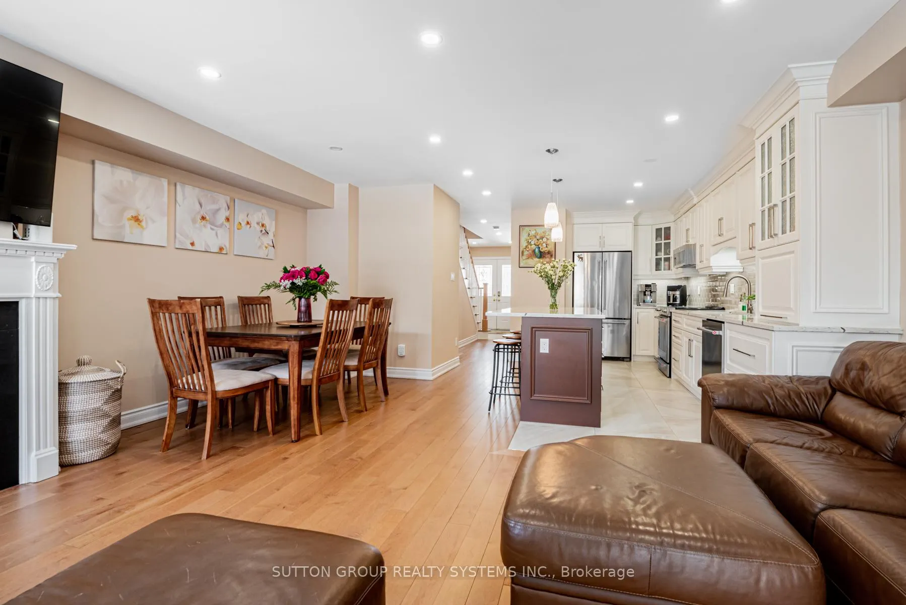 Photo 4 of 54 Benjamin Hood Crescent, Vaughan, Patterson — HOMEH