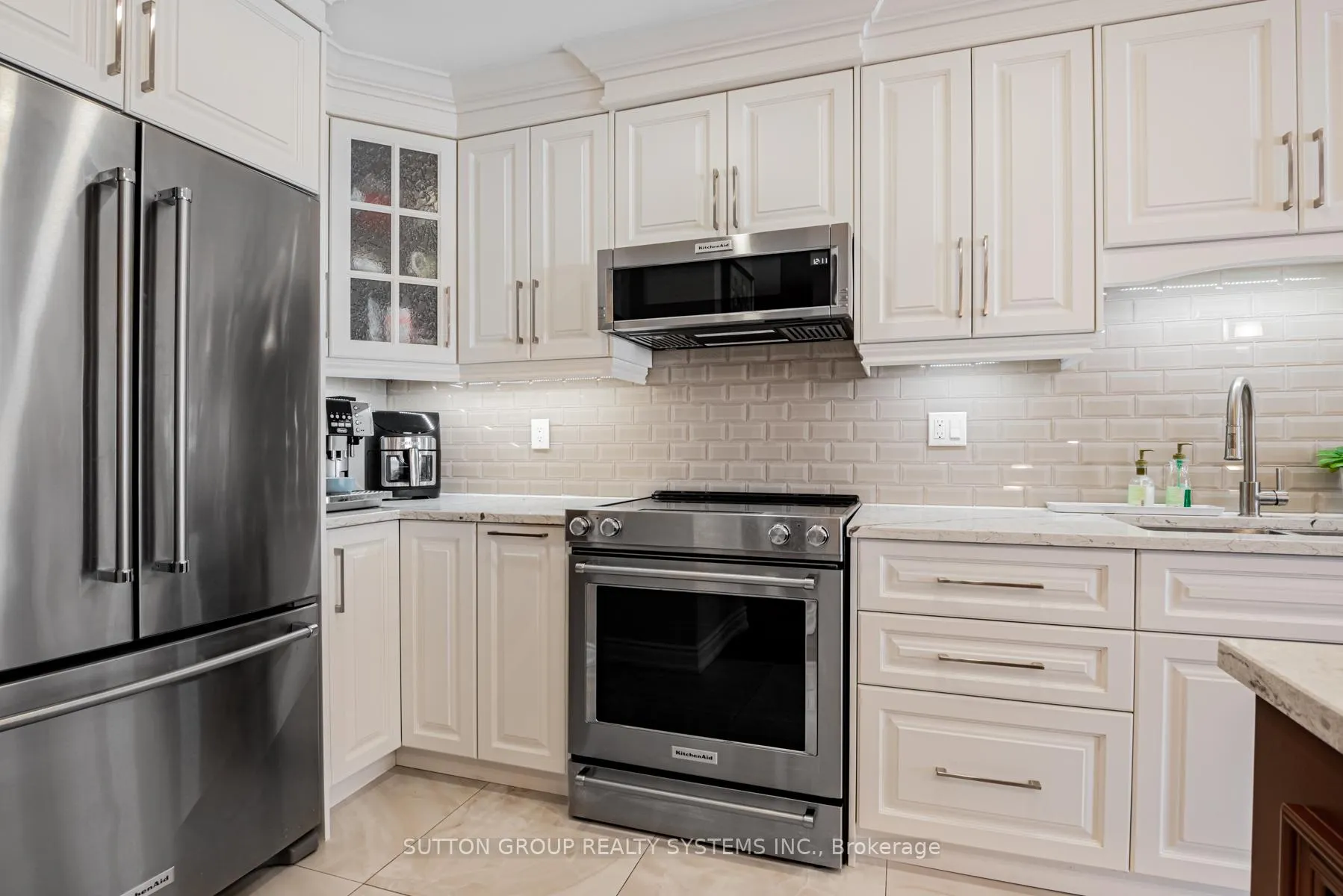 Photo 8 of 54 Benjamin Hood Crescent, Vaughan, Patterson — HOMEH