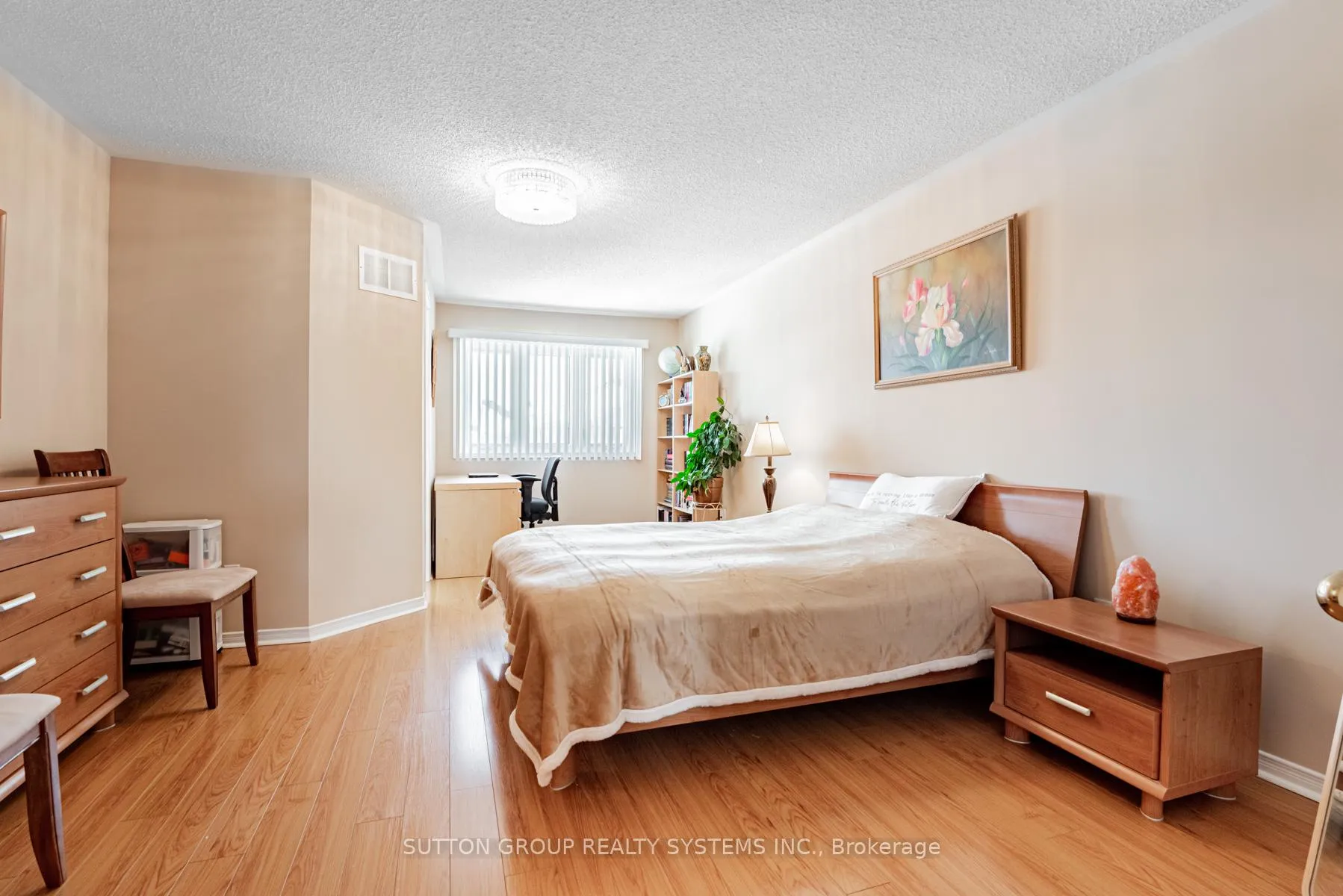 Photo 20 of 54 Benjamin Hood Crescent, Vaughan, Patterson — HOMEH