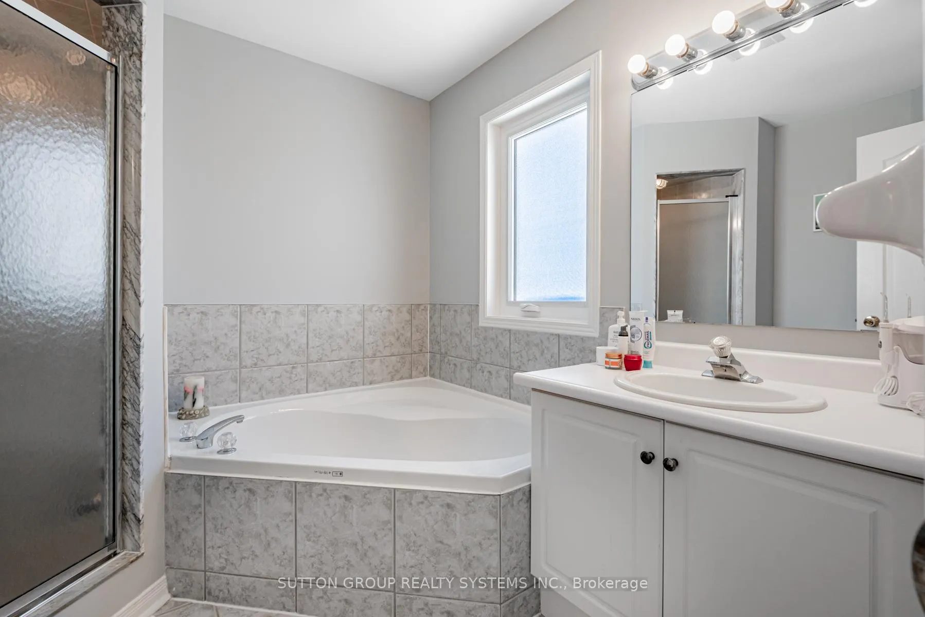 Photo 24 of 54 Benjamin Hood Crescent, Vaughan, Patterson — HOMEH