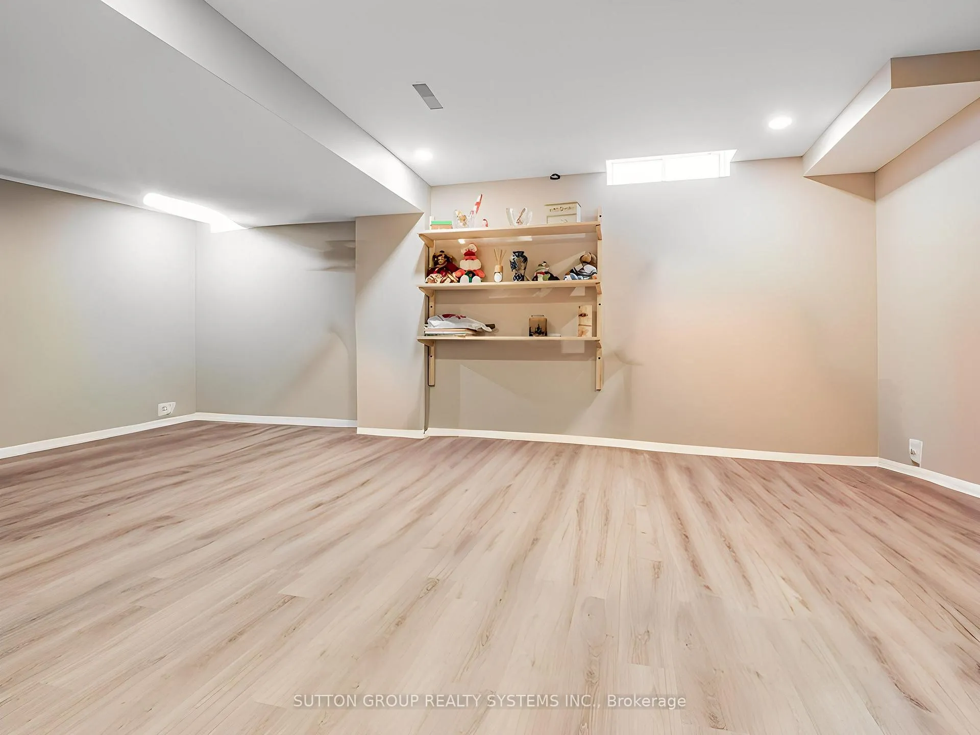 Photo 34 of 54 Benjamin Hood Crescent, Vaughan, Patterson — HOMEH