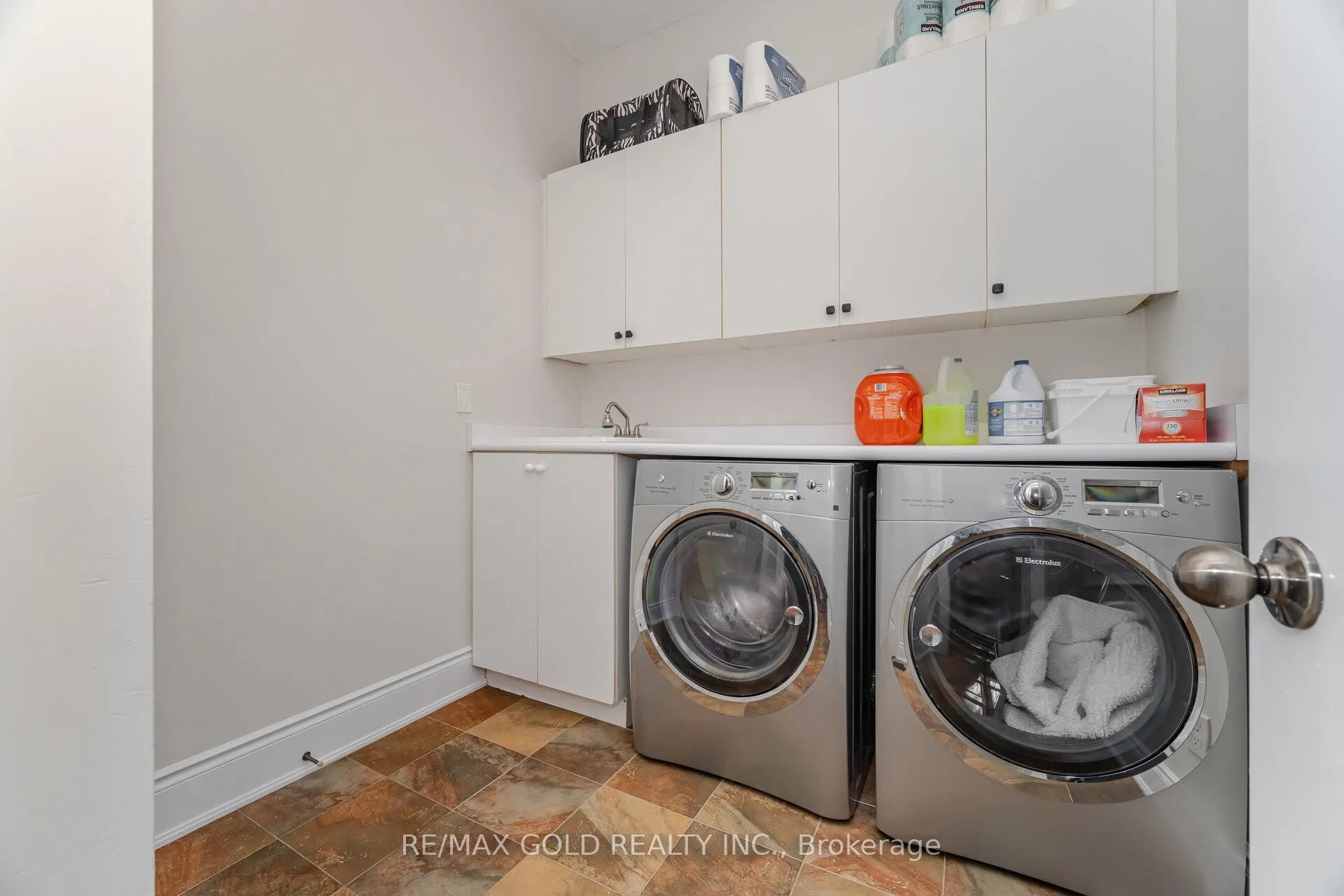 Photo 17 of 10 Vissini Way, Brampton, Bram East — HOMEH