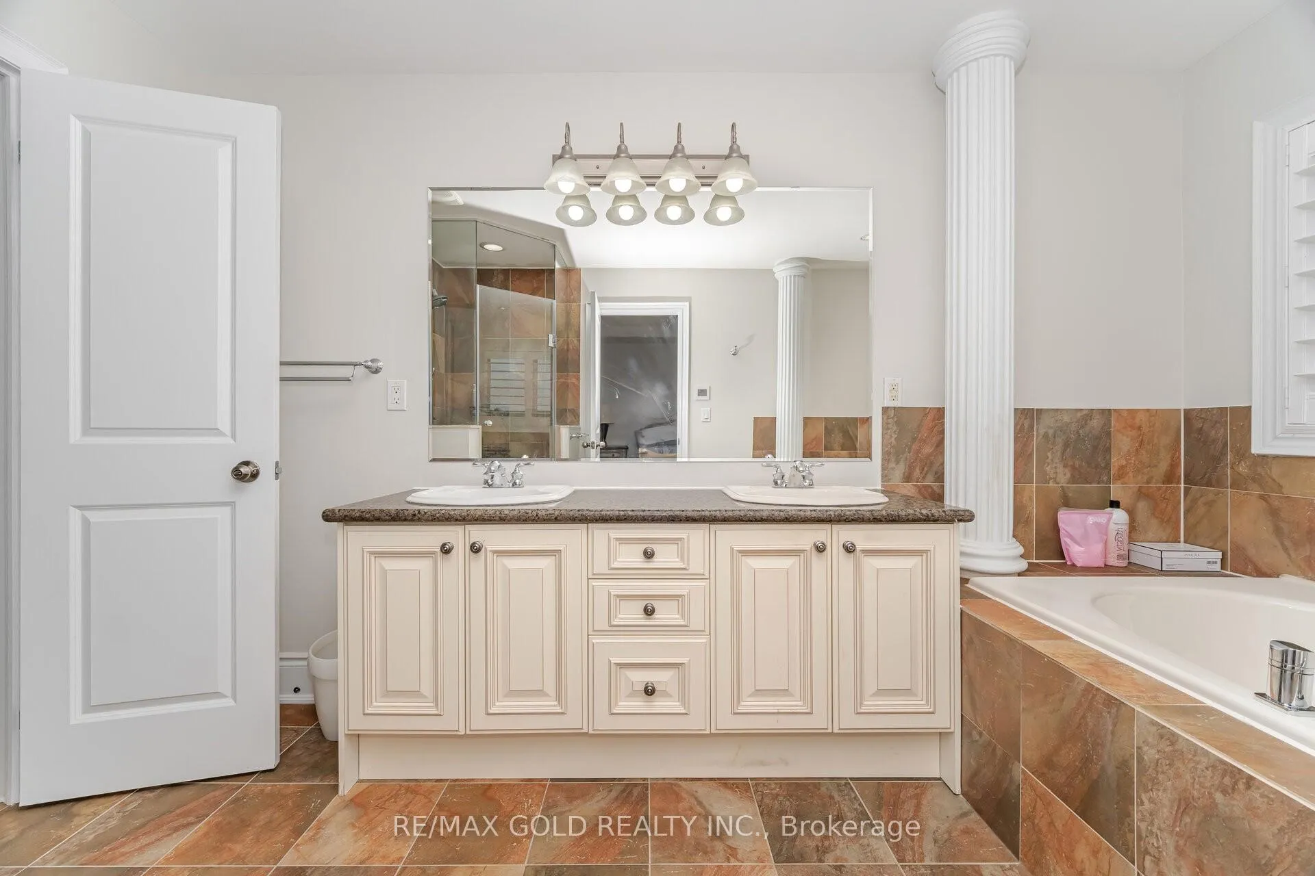 Photo 22 of 10 Vissini Way, Brampton, Bram East — HOMEH